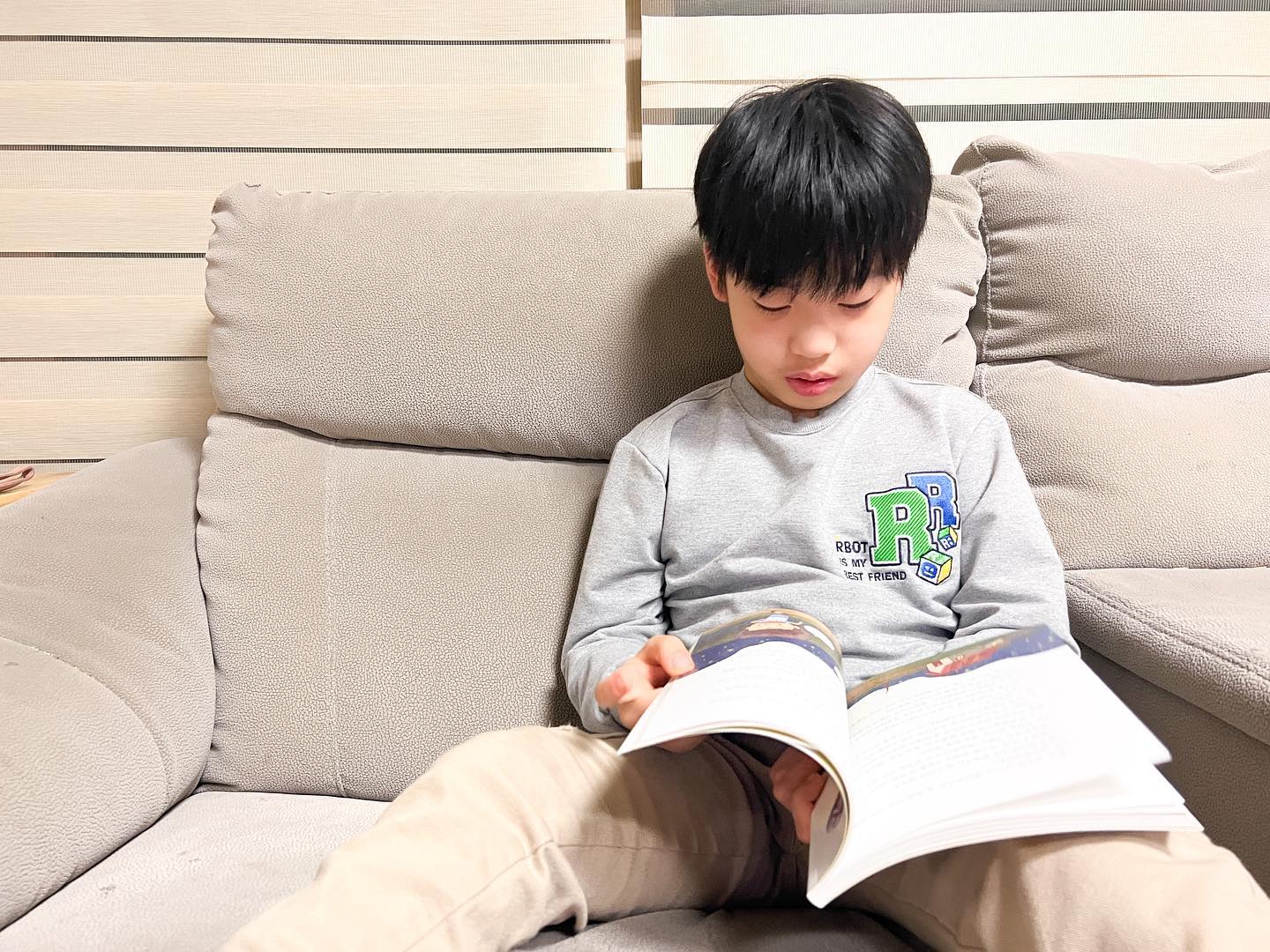 #협찬 #과학뒤집기기본편 #도서출판성우

으노가 과학뒤집기로 인해 책을 엄청 보니 
여노도 형아따라 덩달아서 책을 너무 잘 본다:)

이게 바로 과학뒤집기의 힘인가 싶을정도로
으노가 너무 좋아하고 재미있어 하는 책!

내가 세상에서 제일 추천하는 초등 도서!

Thanks to sungwoo_junior
#초등책 #초등전집 #과학전집 #과학뒤집기 #초등저학년추천도서