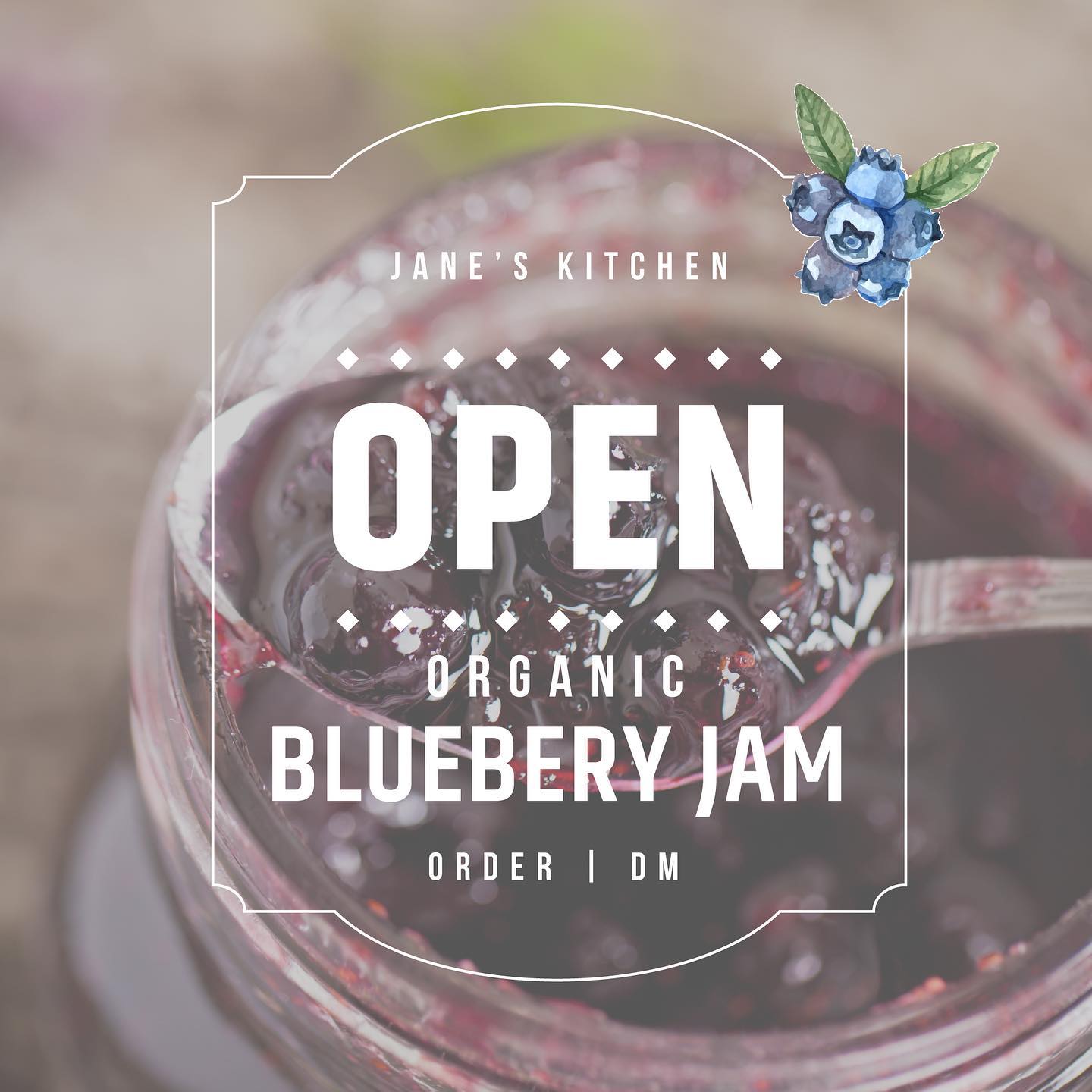 🫐Organic Blueberries Jam
유기농 블루베리 잼이 돌아왔어요🥰

한번 주문하면 계속해서 주문해주시는
블루베리 잼이에요🍴

젤라틴과 방부제 없이 모든 재료를 유기농으로 만듭니다.
상점에 파는 잼과 달리 설탕 조금 들어가서
보다 건강하게 즐기실 수 있어요💗

빵뿐만 아니라, 비스킷, 크래커, 요거트, 스파클링 워터등에 함께 섞어 드시면 상큼하고 달콤하게 즐기실 수 있습니다😊