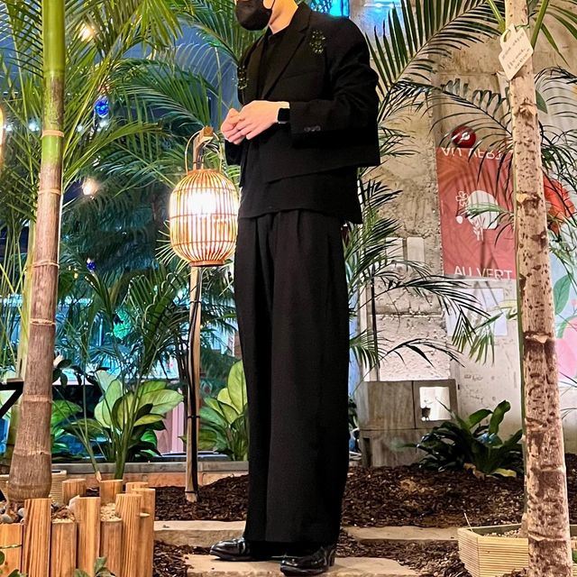 元 on Instagram: "올블랙입니다 ✔️"