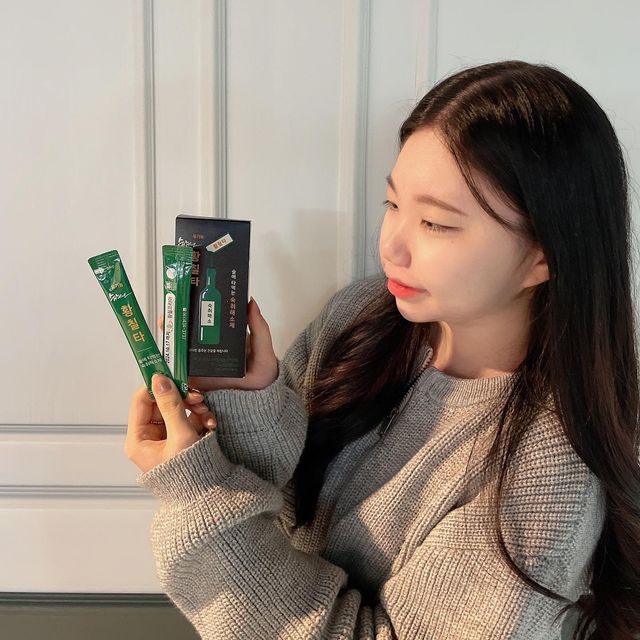 주현이🐰 on Instagram: "#광고 인삼나무 황칠타 숙취해소제 추천추천❗️ 황칠코리아 황칠타는 인삼나무라는 별칭을 가진 황칠나무로 제품을 개발! 황칠나무에서는 항암,당뇨,간기능