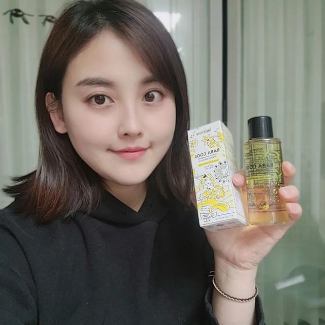 워니🌷 on Instagram: "#광고 ෆ 바바쿨 향수 바디오일 요즘 괄사마사지에 푹 빠진 1인, 괄사마사지엔 바디오일필수! 🙂 천연식물의 에센셜 오일를 원료로 한 향료와 5가지 식물성 오일로 만든