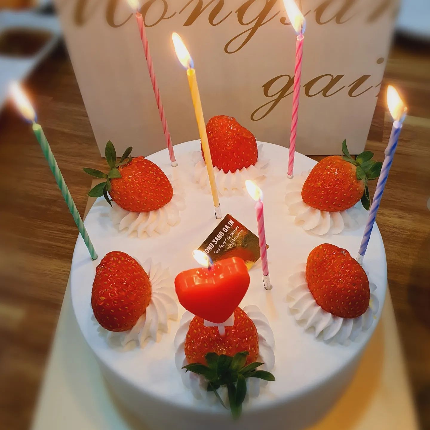 Happy birthday, mom
어제 엄마생일축하해주러 고기먹으러갔는데 굴이 더 맛있었다..ㅎ 굴은 살 안쪄🤭