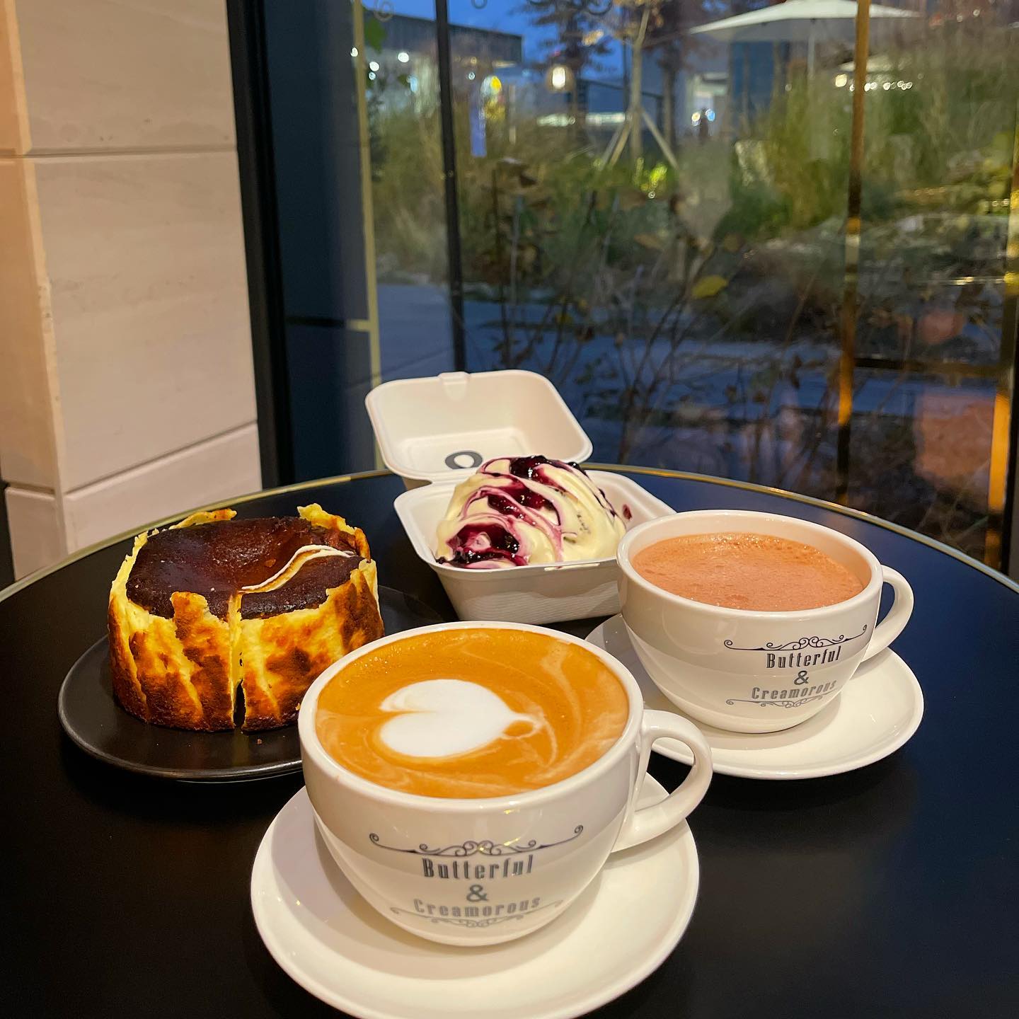 #🥐 
 
마음이 휑해. 
어쩌다 #송현아 
 
#버터풀앤크리멀러스