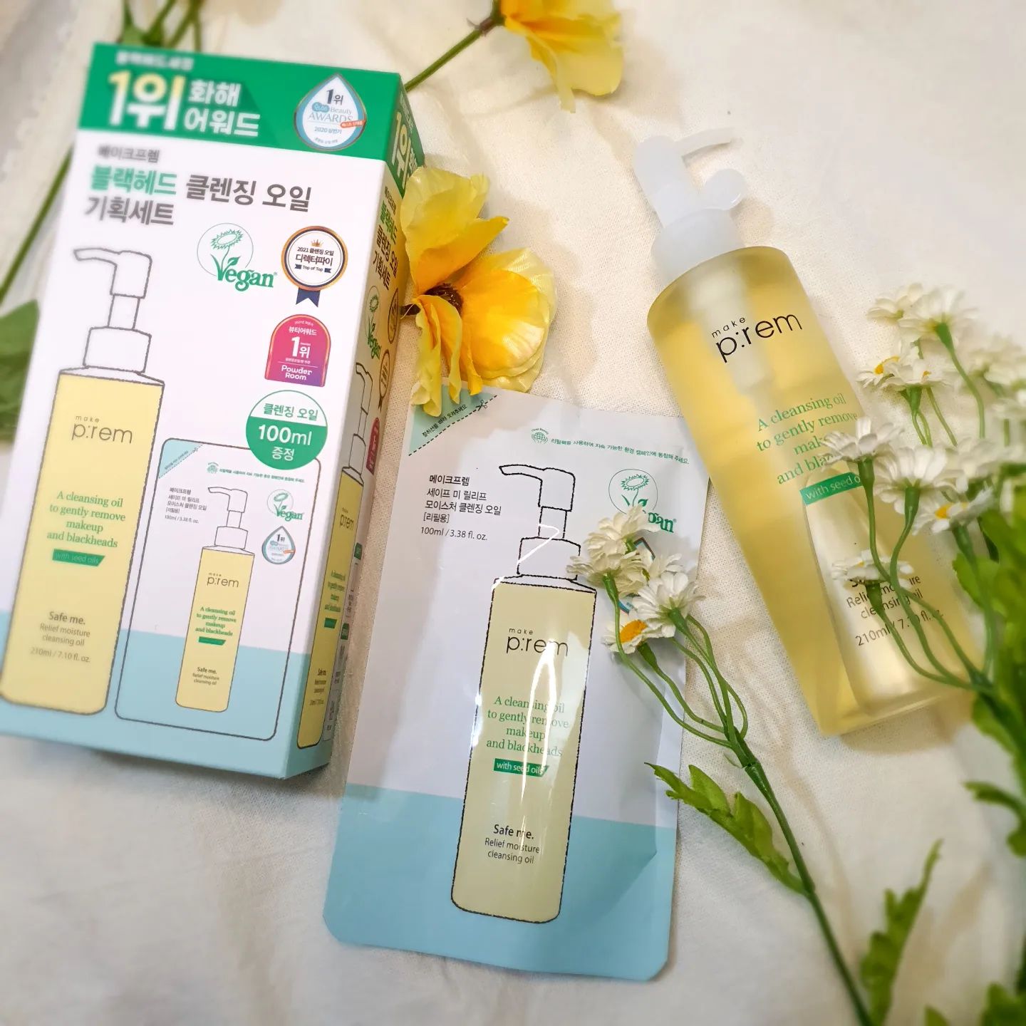 #협찬 makeprem
블랙헤드, 피지부터 화장까지 메이크프렘 세이프 미 릴리프 모이스처 클렌징오일로 깔끔하게 클렌징하기✨

디렉터파이 2021 클렌징오일 Top of Top 중 블랙헤드 세정 TOP 클렌징 오일로 화장뿐 아니라 블랙헤드까지 순삭!

피부 유해 성분 무첨가에 저자극 테스트 완료까지 된 제품이라 피부에 사용시 자극이 느껴지지 않았고, 눈가에 사용해도 눈시림이나 따가움이 느껴지지 않아 사용감이 너무 만족스러웠어요!💓

평소 눈가 화장은 워터프루프 제품으로 하는데 따로 리무버 사용하지 않고 메이크프렘 클렌징오일 단독 사용으로 메이크업 잔여물 없이 깔끔하게 세정되어서 너무 좋더라고요 : )💗

평소 블랙헤드, 피지 고민이 있으셨던 분들이나 사용하시던 클렌징오일 세정력은 좋은데 자극적이셨던 분들, 순하지만 세정력이 아쉬워 클렌징오일 유목민이신 분들께 완전 추천드릴게요💓

#메이크프렘 #클렌징오일 #올리브영클렌징오일 #올리브영추천템 #세이프미릴리프모이스처클렌징오일 #올리브영 #올영픽 #클렌징추천 #클렌징오일추천 #디렉터파이 #클린뷰티