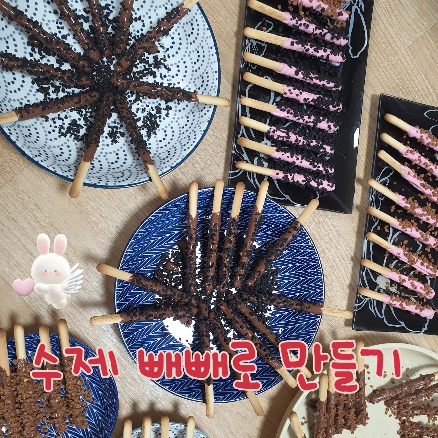 #빼빼로데이

수제 빼빼로 만들기에서
제일 중요한게 초콜렛중탕인거 같아요
사진에 초콜렛 2개는 중탕에 실패해서
ABC초콜렛 사와서 다시함😢
그릇에 초콜렛 담고
전자렌지에 15초~20초돌리고
꺼내서 저어주고 다시 15초씩
3번하면 딱 맞게 녹더라구요🙊🍫
몰래 만들어서 선물해주려고 했는데
갑자기 집에 온 수호한테 들켜버림😧
왜?이시간에 왜온거야??ㅠㅠㅋㅋ

모두 즐거운 빼빼로데이 보내세요♥

#빼빼로#수제빼빼로#빼빼로만들기
#선팔후댓글#먹팔