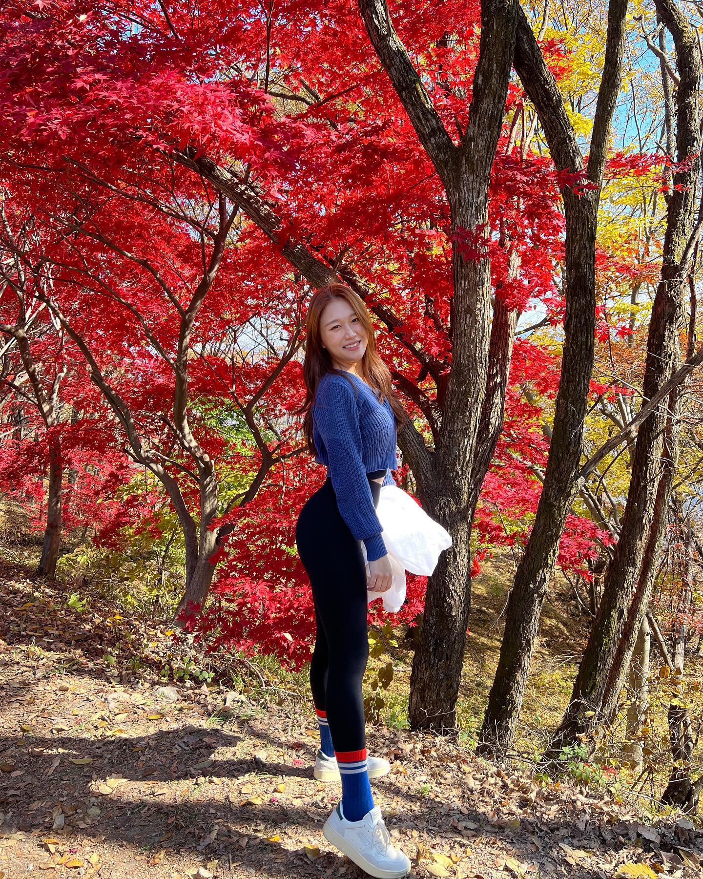 새빨간 단풍도 같이🔥

인생샷을 남기겠다는 의지가 가득한 표정👀🍁