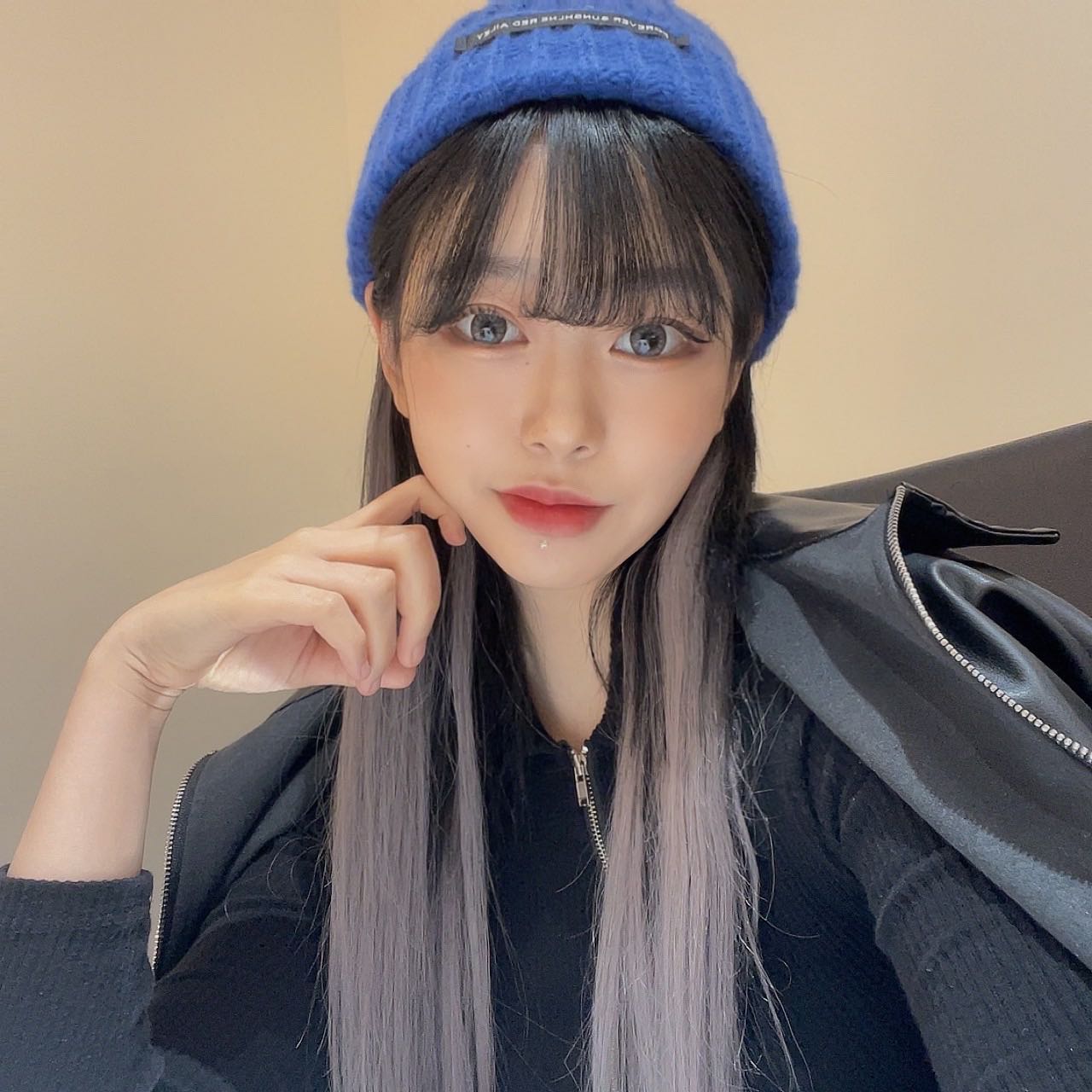 이번 협찬은 _peonist_ 에서 제공 해주셨습니다🥰 제가 겨울만 되면 털 알러지가 있어서 털 모자도 못 쓰고 다녔는데 이 제품은 털 날림도 없고 무엇보다 쫀쫀해서 쉽게 늘어나지 않더라구요!!마감처리도 깔끔하게 잘 되있구 따뜻해서 더 애정이 가는 비니였습니다❤️ 이번 겨울 모자는 너로 정했다👈🏻👈🏻

#협찬 #비니 #비니코디 #비니모자 #모자 #모자추천 #인스타그램 #일상 #소통 #likesforlike #instalike #liker #followforfollowback #follow 

인스타가 궁금하다면 _peonist_ 👈🏻👈🏻로 놀러오세요!