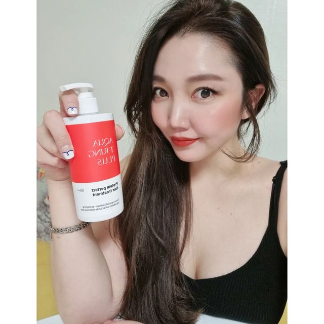 여행하는 술꾼언니💋 on Instagram: "#광고 전 드라이와 염색탈색을 많이해서 모발상태가 정말 좋지 않아요 물이 닿기만 해도 실타래처럼 엉켜버리죠 긴생머리가 하고싶어서 지금은 어두운 컬