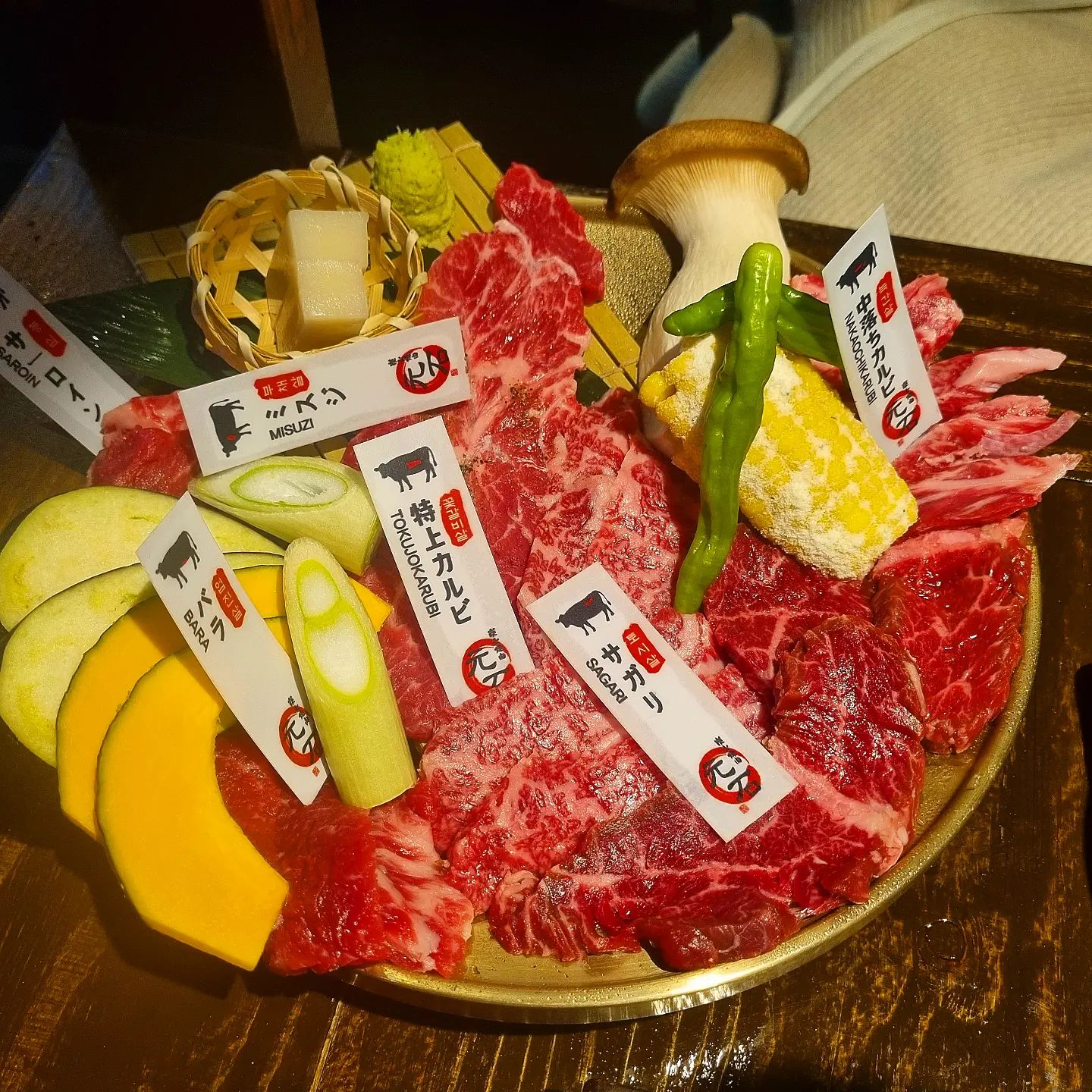 💟인천 맛집 추천💟
숙성 소고기 완저니 조아하는데
맛집을 찾아버렸지 모야 모야

👅인천 청라 커널웨이에 위치해!
가게 이름은 👉모토이시 

입에서  살살 녹는 소고기 맛을 보고싶다면 강추 강추 또 갈 날만 기다리는중🥰

분위기도 넘  좋고 화로에 구워먹서 따끈 따끈 노른노른한 갬성~

#맛집추천 #분위기좋은술집 #소고기맛집 #숙성소고기 #청라맛집 #청라소고기 #인천맛집 #커널웨이맛집 #먹스타 #먹스타맛팔 #소통 #foodstagram #foodphotography