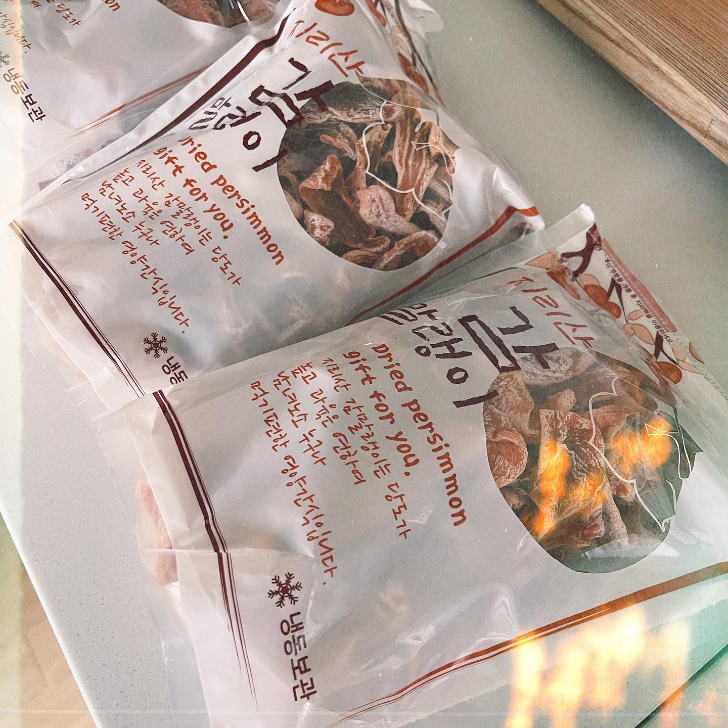 15.2.10_  즨동님한테 구매한 감말랭 도착!🤭

사진찍으면서 하나 먹었는데 맛있어용!😁

간식으로 먹으면서 다시 힘차게 일하는중..!👩🏻‍🏭

캠핑가서 캡핑피드 올리고 싶네여🥹