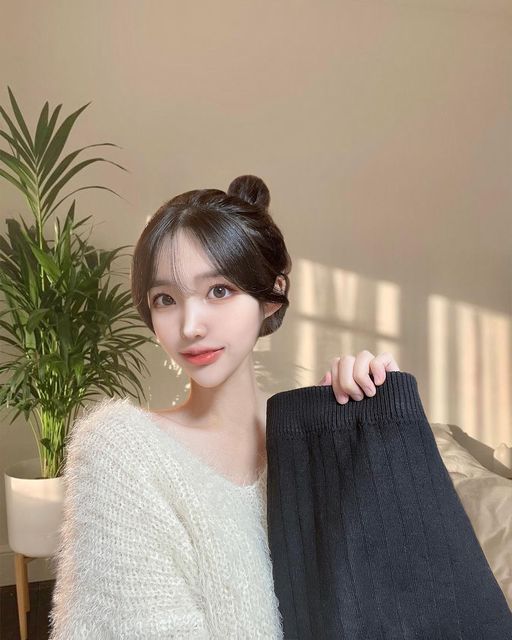 김소명 on Instagram: "#광고 오늘 날씨 넘 꾸리꾸리 벨벳 안감으로 한겨울에도 따뜻하게❄️ 슬림한 두께감으로 복부 전체를 따뜻하게 감쌀 수 있는 온열복대에요. 슬림한 두께감과