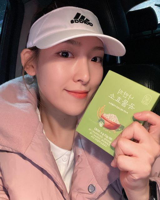Peace on Instagram: "#광고 식단하는 다이어터들 다 모여〰️🕶 ⠀ 평소보다 식사량을 많이 줄여서 화장실을 잘 못갔더니 하루종일 가스차고 더부룩하고 고생했는데,, 곡물효소먹고 이 고민이