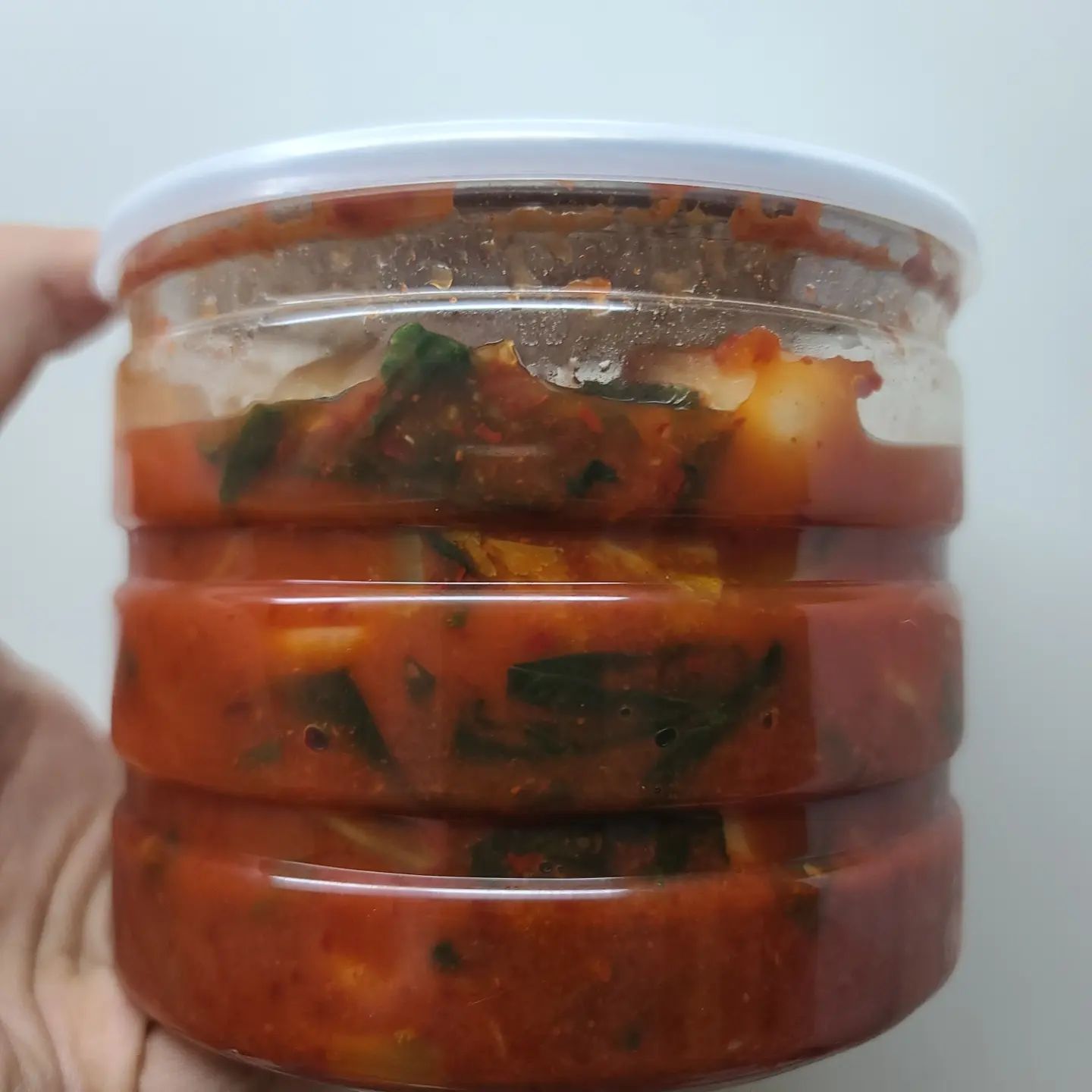 #협찬 chef_e_chan #총각김치 #셰프애찬
처음 열자마자 먹었을 때는 무 자체의 향과 맛, 식감이 너무 좋았고 일주일 정도 익혀서 맛봤더니 완전 말도 안되게 맛있었습니다.. 그 뒤로 점점 더 맛있어 져서 증발했네요
#알타리김치 #무김치 #깍두기 #수제반찬 #별미김치 #신상품나왔을땐 #08L