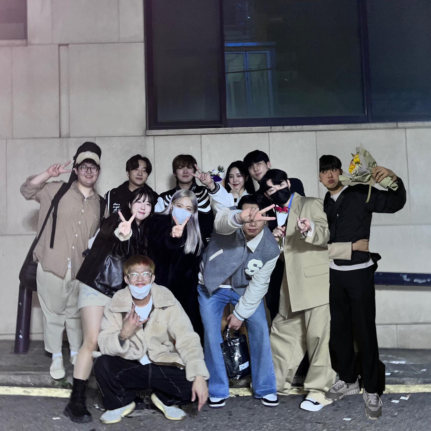 F/W
Falling.1120

올해 마지막 공연 보러와주신 모든 분들 감사합니다🫶
부족한 저였지만 여러분들 덕분에 성공적으로 끝낼 수 있었어요!

오랜 시간동안 함께 해준 폴링팀 다들 사랑하고 고생많아따💕 
공연 끝났다고 안만나주면 끝까지 따라다닐거임🥹🧨