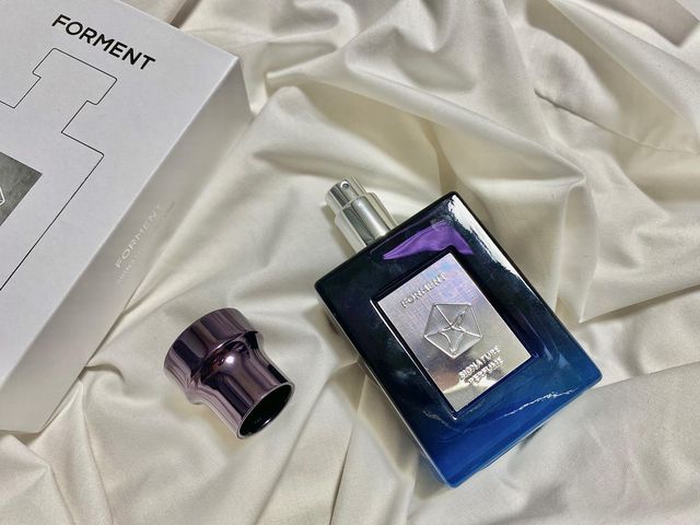 ᴋɴʏ on Instagram: "#광고 정국, 카리나 향수로 유명한브랜드#포맨트 💙 마스터 퍼퓨머 Francois Berndt, 수석조향사 Jennifer Jambon, 퍼퓸 디렉터 Christian Provenzano와 같은 세계적인 조향사들과의 협업
