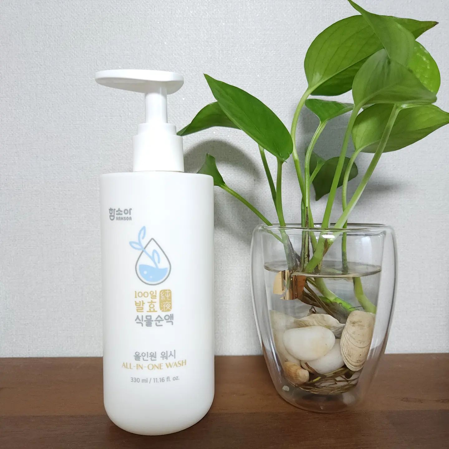 #협찬

#함소아 에서 #식물순액워시 #제품지원 받게 됐어요

25개월 첫째와 7월 둘째가 머리부터 발끝까지 함께 쓰고있는 #올인원워시 인데 싱그러운 풀내음이 가득한 100%자연유래성분으로 여린피부를 당김없이 촉촉하게 마무리해줘 건조한 요즘같은 계절 사용하기에 딱이더라구요 

유수분 밸런스를 맞춰주는 미산성 포뮬러와 100일동안 발효한 고농축 식물순액을 듬뿍담아 자극없이 세정하면서 진정/ 보습/ 장벽 케어에 도움을 줘 만족하며 사용하고 있어요 

전성분 EWG GREEN등급으로 안심하고 사용할수 있는 우리아이 피부지킴이네요

hamsoapharm
#아기바디워시 #유아바디워시 #100일발효 #올그린등급