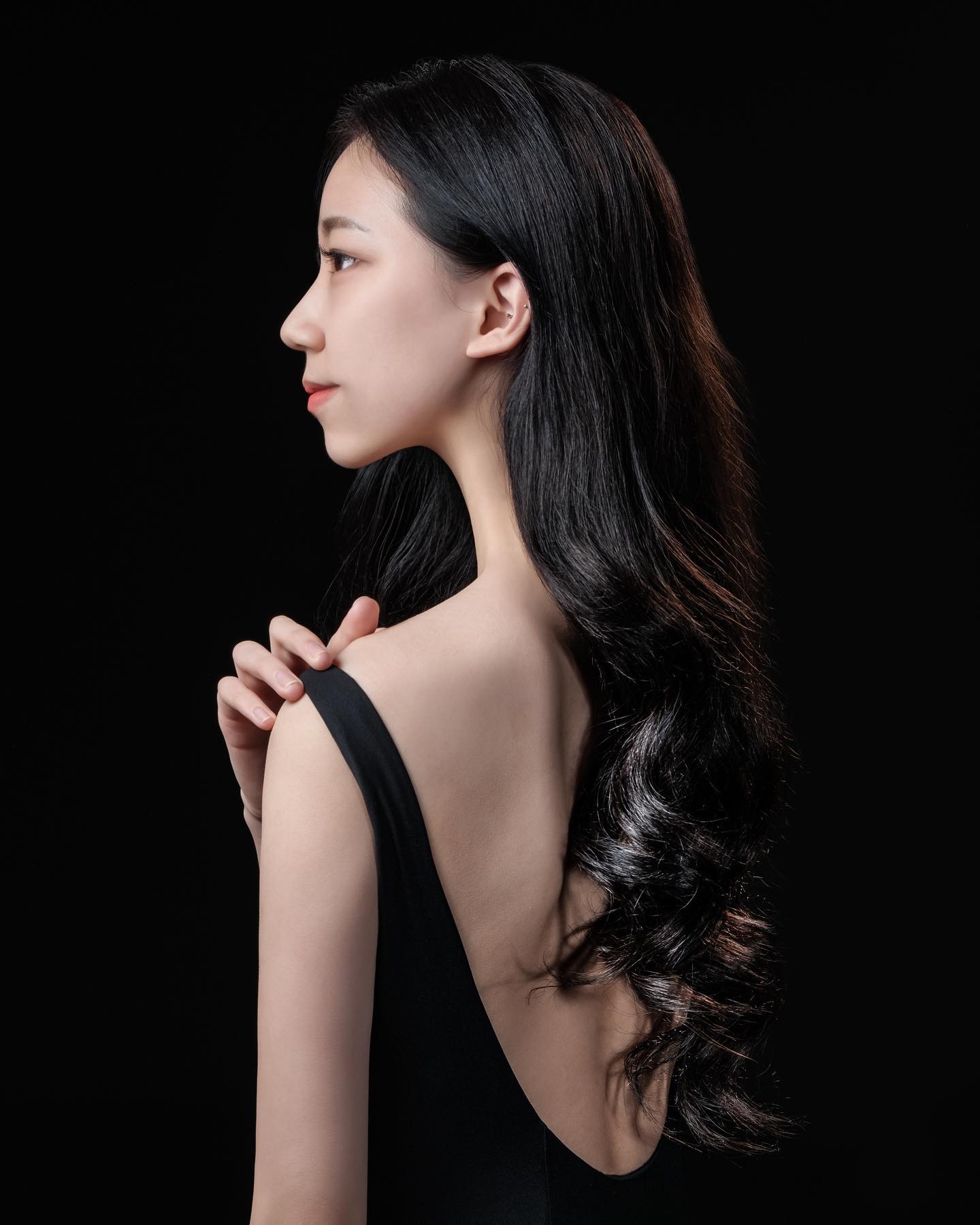 11월은 봄,여름, 가을,겨울 계절 중 가을에 해당하는 달로 늦가을과 초겨울의 중간이라고 볼 수 있고, 11월이 되었는데도 아직 가을햇살은 따뜻하네요.

이제 한 달 밖게 남아 있지 않은 올해이지만 마무리를 준비해야 하는 달이라는 생각이 듭니다.

한 해의 마무리를 앞둔 시점에서 드디어!!! 3월부터 준비한 공연!

2022년11월25일(금)18시에 공연을 합니다.🩰🎀

공연 보러오실 분은 편안하게 저한테 연락 주세요! 오신다면 저는 매우 환영쓰🫶🏻🙌🏻