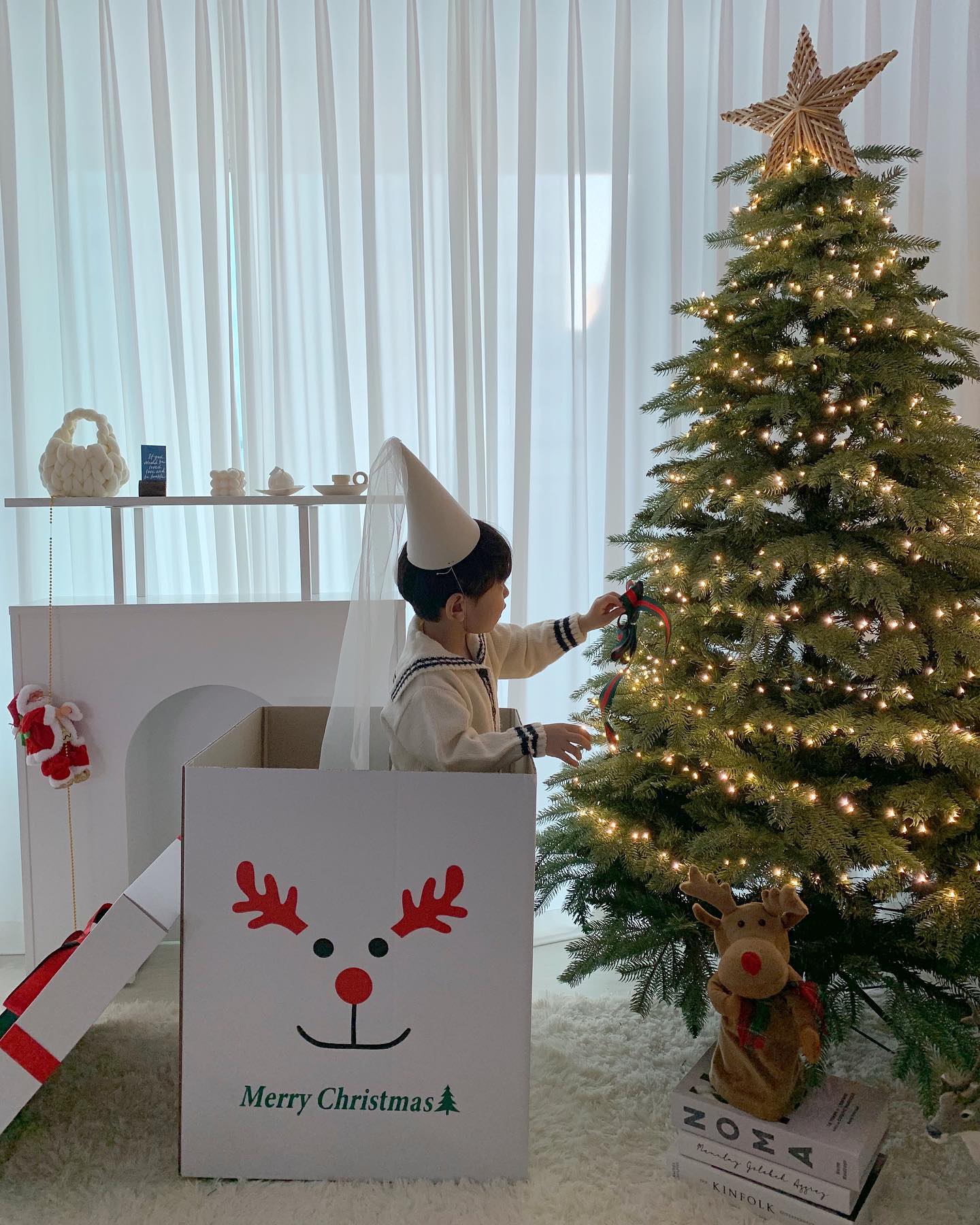 버릴 것 없던 사진 중에 고르고 골라 꽉꽉채운 미리메리크리스마스 피드🎄
선물보다 서프라이즈박스가 먼저와서 선물을 넣기도 전이였는데 박스하나로도 너무 행복해 하던 내미니미 귀여워,,🤍