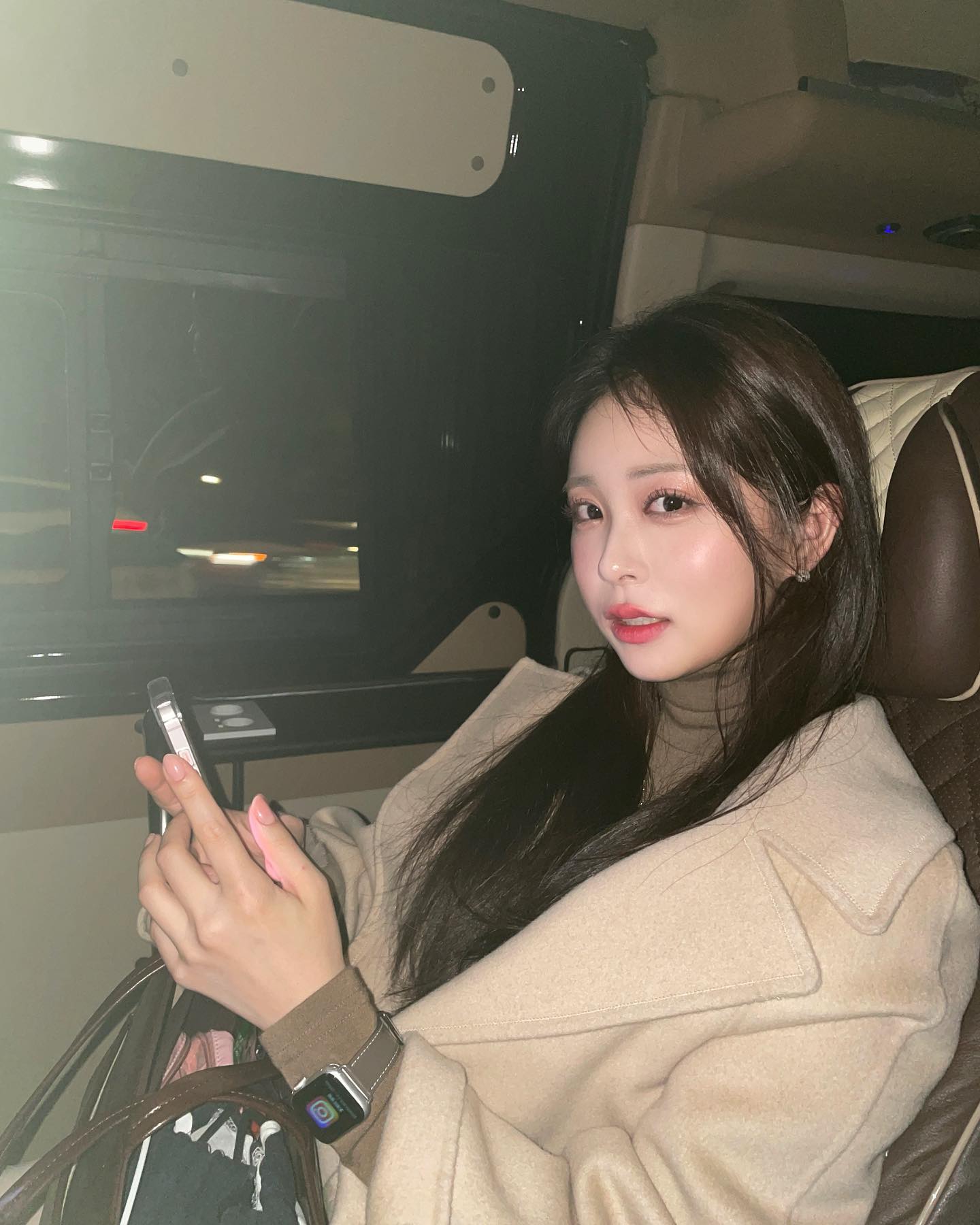 나는 엄청난 보부상 ..,.놀러갈땐 무조건 가방 제일큰거 + 파우치 + 차에 둘 서브가방 필수 ㅋㅋ 그리고 작가 김현지 선생 🤍
그리고 바카영이랑 이틀보내기🧸🎀

#스탠드오일 #오블롱백 #standoil