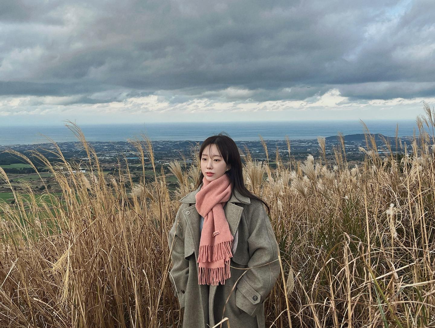 엄마아빠 싱가포르로 돌아가기 전에 가는 마지막(?) 가족여행☁️🌨️😭
.
.
.
.
.
.
.
.
.
.
#제주도 #제주도펜션 #제주 #제주도여행 #여행스타그램 #국내여행 #jeju #제주날씨 #새별오름 #금오름 #성이시돌목장 #용머리해안 #숨도 #숨도카페 #동백꽃 #가족여행 #제주도겨울여행 #☁️
