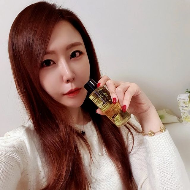 GAIN💕 on Instagram: "#협찬 #오일향수 [엥뎀] 🌺 "바바쿨" 향수 바디오일 코코넛-바닐라향 @indemne_official 엥뎀( #indemne ) _ 제조원 : 프랑스 엥뎀의 사전적 의미는 "무사, 안일, 다행" 유럽에서 자