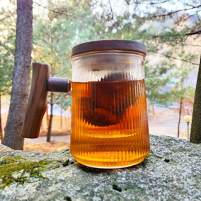 먹보패밀리 on Instagram: "#협찬 #티스토리 @teastory_official 오늘 소개해 드릴 제품은 홈카페를 위한 티용품을 판매하고 있는 티이야기에서 만든 호두나무티메이커 입니다. 티이야기에서는 티머