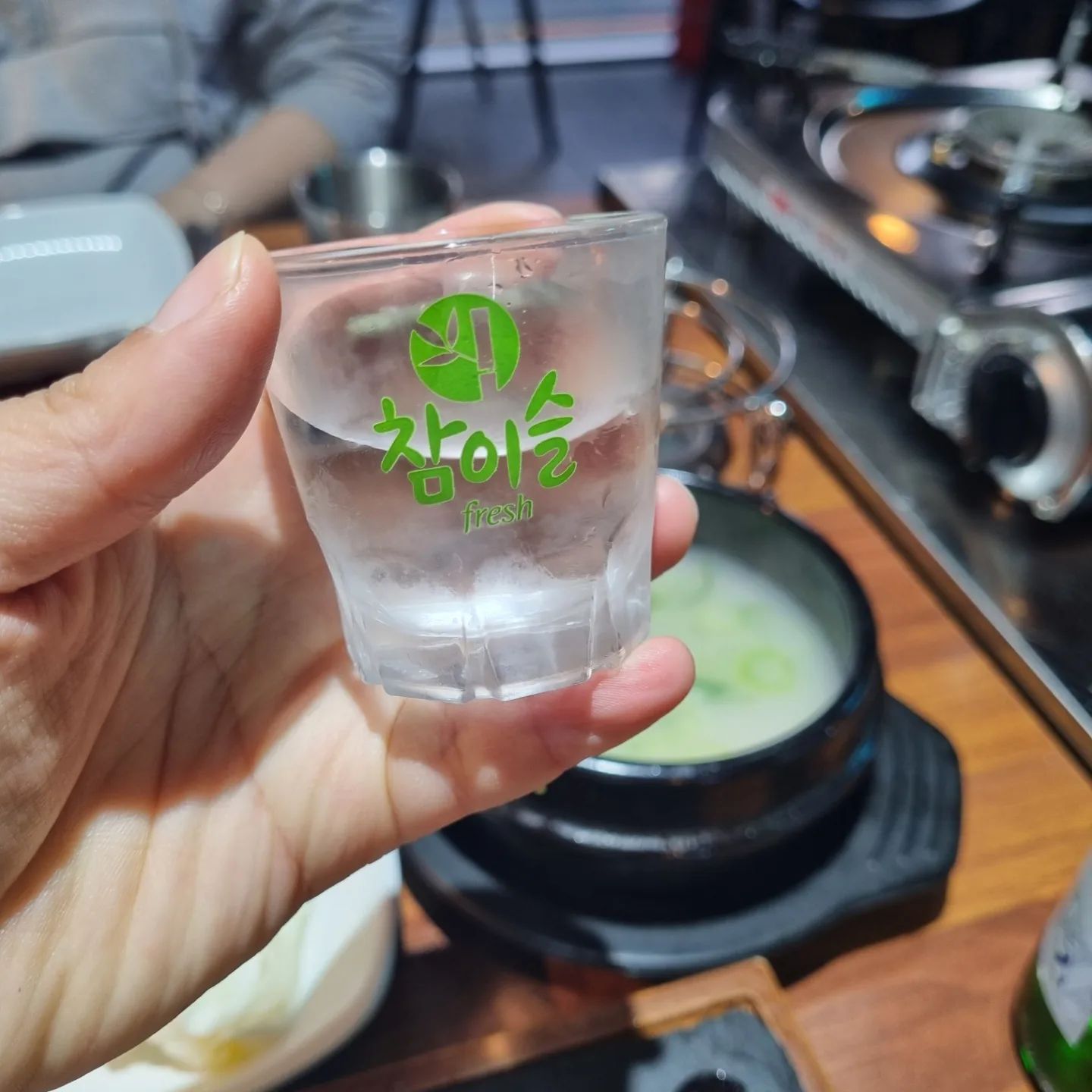 26년째 하는 생파🎉
메뉴판을 보고시켜야하는데.. 맛있었는데 배불러서 그릴을 못시켜 아쉬움ㅜㅜ역시나 이번생일도 또 우린 먹고 마시고 기억은 저편으로 보내버렸구나ㅋㅋ그와중에 줄서서 로또까지 사고 대단한일이야
#분명#어제까지#생일이였는데#눈떠보니#담날#강남고기집#다몽집수비드#맛집추천👍