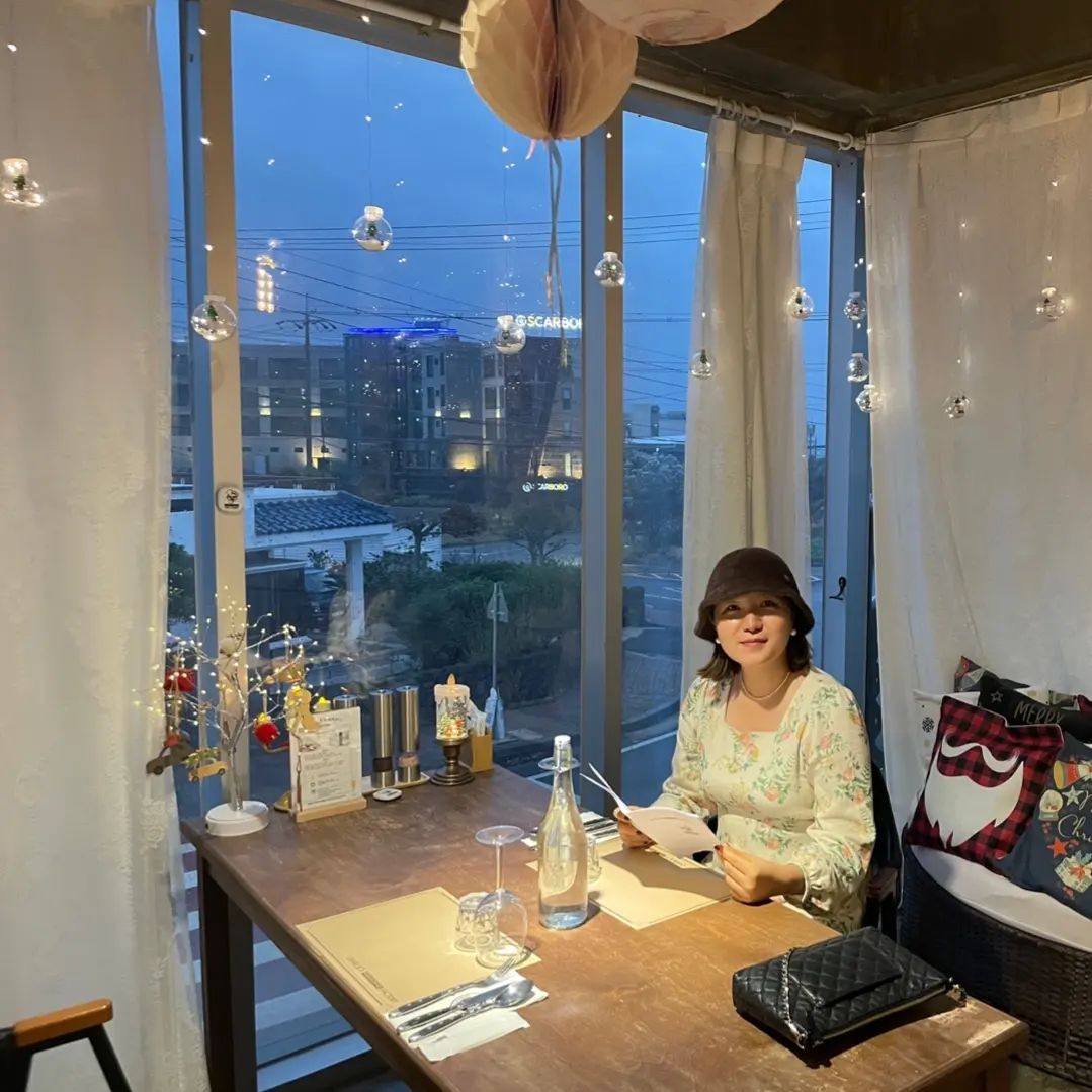 언니랑 제주도에서 분위기 내보기ㅋㅋ
진짜 맘에 들었던 레스토랑
갈치파스타, 제주돼지스테이크 & 와인은 👍 
참고로 여기 예약 필수 ✔️ 

#찰리스 #제주중문맛집 #제주여행 #제주도중문가볼만한곳 #블로그협찬 #산방산맛집 #중문맛집 #대평맛집 #제주도맛집 #서귀포맛집 #안덕맛집