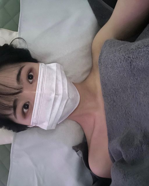 난 뚜얌 on Instagram: "내 배를 이렇게 보여주다니...🥹 그래도 누워서 관리 받을 수 있는 제이알센터 강력 추천하는중..! 제가 받은 건 복부슬리밍관리로 전신스파+고주파, 초음파+ems중저주파