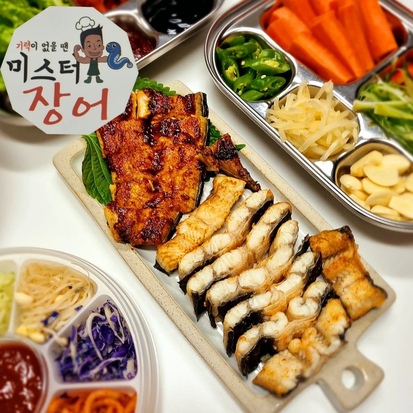 #협찬 #미스터장어  mr._.eel

장어 소스 생강초가 한세트로 되어 
받아보았어요

깔끔하게  손질된 #미스터장어 
따로 손질할 필요없이
밀가루로  세척만 해서
 #에프  180°c로 10~15분씩 앞뒤로
구워주고  양념바르고 5분쯤 구워주니 
간단하게  겉바속촉  장어구이 완성! 

국내산 자포니까 민물장어 
너무 부드럽고 촉촉하니 
담백하고  맛있네요 

워킹맘 간단하게 저녁준비로 딱 좋츄~😄 
기력없을땐 미스터 장어 

https://smartstore.naver.com/so7830/products/761075336?nt_source=cloudreview&nt_medium=exp&nt_detail=20221104

#장어효능 #장어1KG #장어구이  #민물장어가격 #장어요리 #장어손질 #자포니카장어 #집에서장어구이 #민물장어 #민물장어1KG  #미스터장어 #먹스타 #먹스타그램 #저녁밥상 #주부스타그램 #워킹맘저녁메뉴 #먹스타환영 #식판식