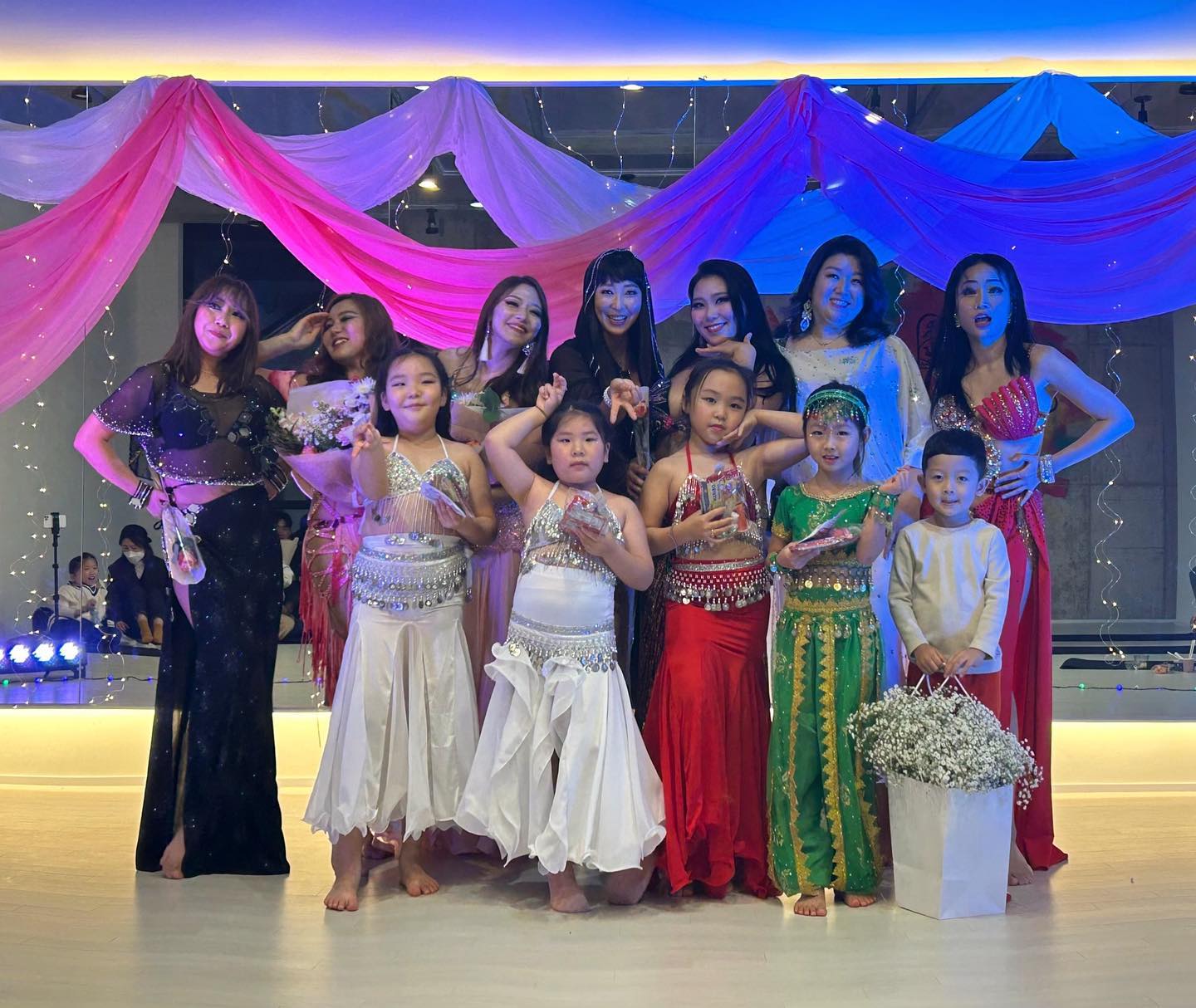 🎄🄸🄽🅃🄰🄾🄼🅁🄸 🄿🄰🅁🅃🅈🎄

Organizer_ nawaem_holic studio_intaomri 
Dancer_ sunny_bellydancer jeannie_with hany_bellydance.pilates nana_lee_eshta nomadi_sm bangmome 

_
제주로 이사 온 후 행복에 눈을 뜬 요즘,,,ღ

도하 선생님 제일 감사해요♥️
지연언니 항상 고마워요♥️
_
💗인따옴리팸 모두들 함께여서 너무 감사하고 행복해요💗