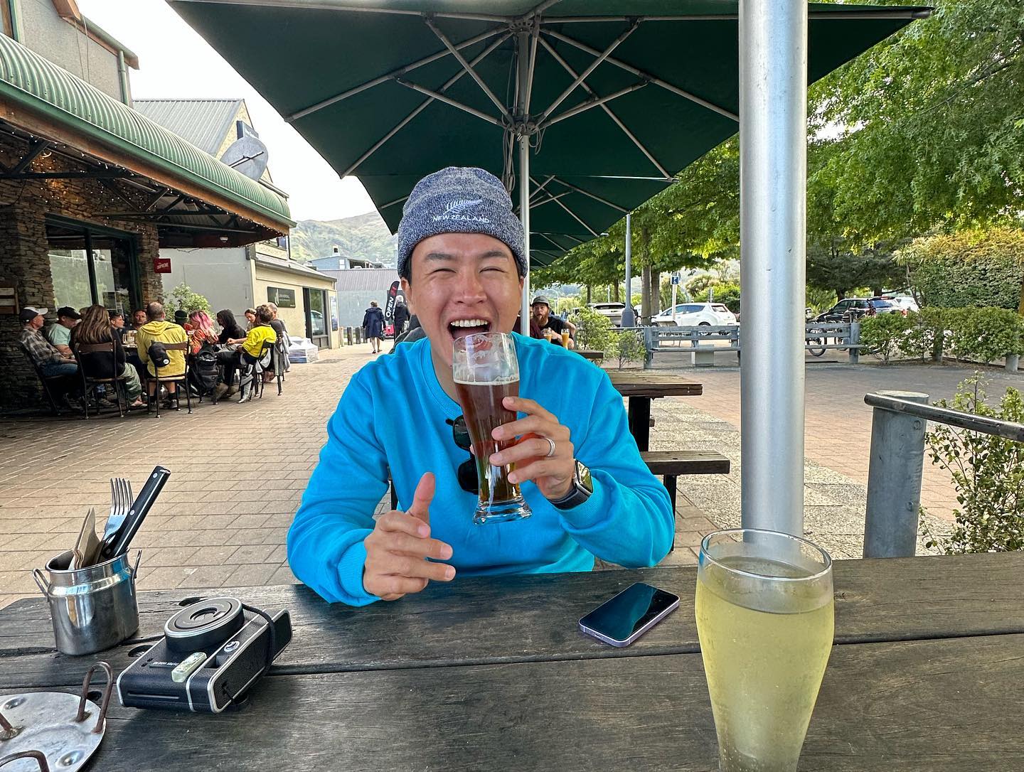20h 동안 해가떠있는 동네☀️

여기서 한잔🍺저기서 한잔🍷
스타일…직이네👍

대재앙을 막은 빤쓰런💩
행복하도다👍🤩

넘나 행복한 🇳🇿
#뉴질랜드 #뉴질랜드여행 #newzealnad #newzealandcampervan #뉴질랜드캠퍼밴여행 #마우이 #moui