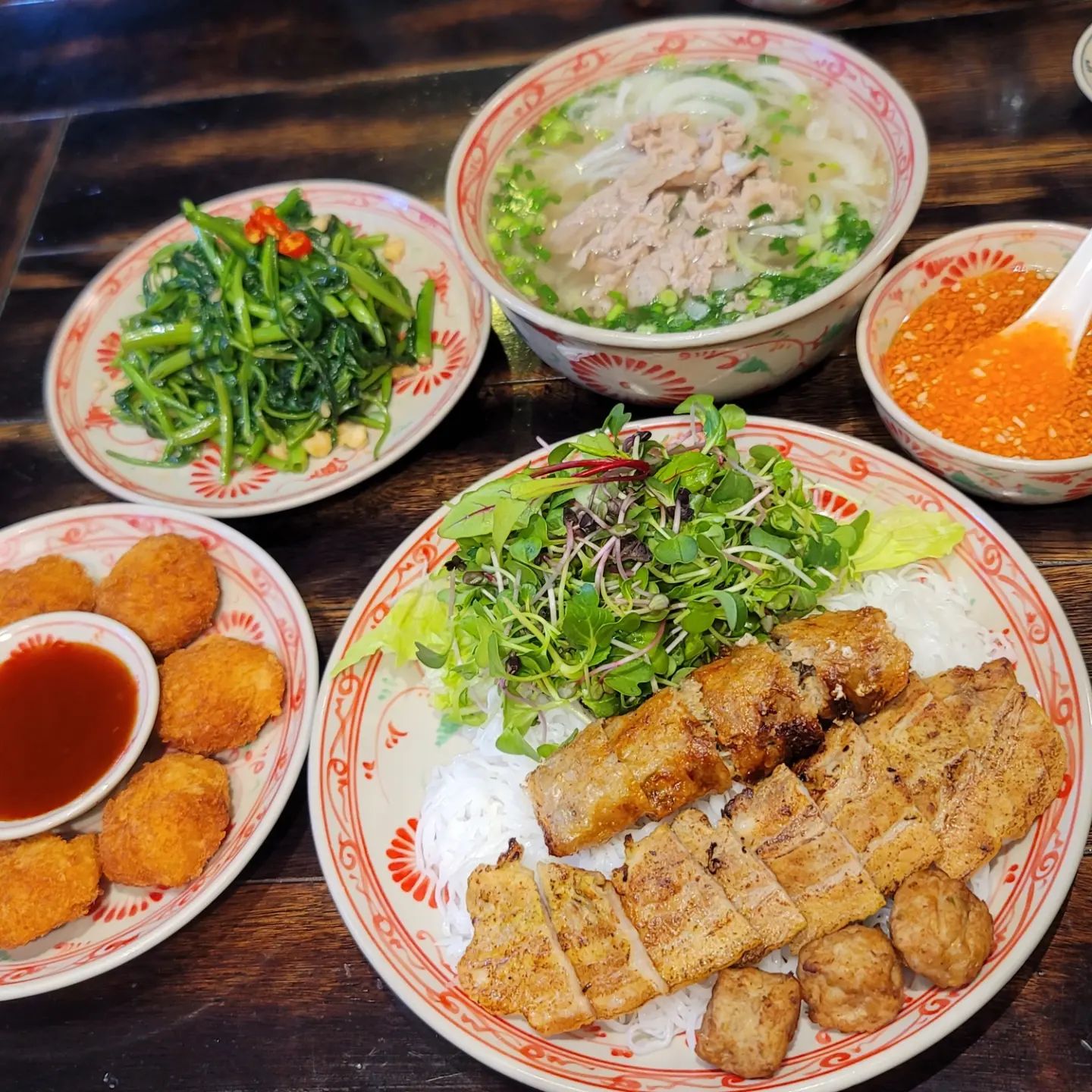 쌀국수 못참지! 마곡나루 쌀국수 맛집
에머이 마곡나루점!

#데이트
#베트남쌀국수
#에머이 #쌀국수 #먹스타그램 #맞팔 #일상스타그램 #분짜 #마곡맛집 #서울식물원맛집 #푸드스타그램