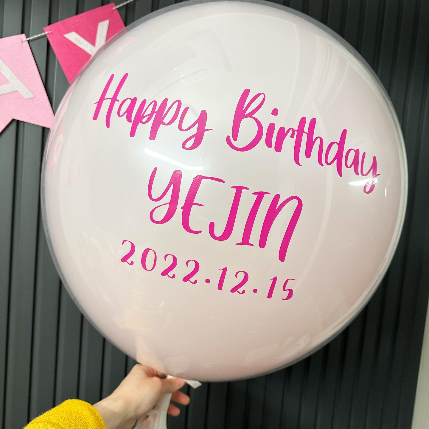 이번 생일은 핑크 컨셉이라고 하는 우리오빠💕 
윤솔이와 함께하는 첫생일💖
앞으로도 행복하게 살자!👍🏻