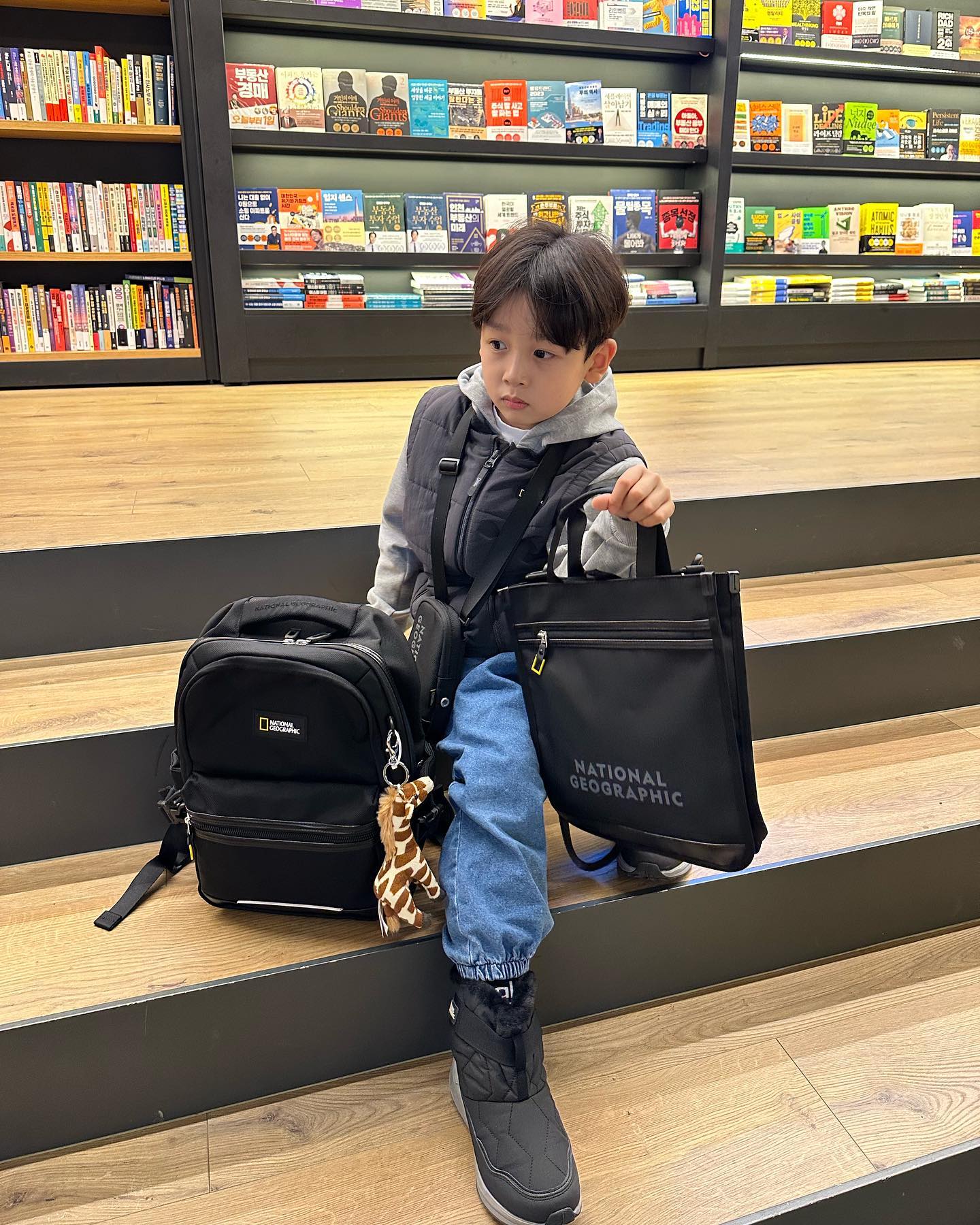 #광고

신학기 책가방🎒
방한화 👟 모두
내셔널지오그래픽키즈❣️

ng_apparel.kids

#내셔널지오그래픽키즈 #내셔널지오그래픽
#키즈가방 #신학기가방 #새학기가방 #초등학생가방 #초등학생책가방 #초등학교입학선물 #초등입학선물 #키즈방한화 #주니어방한화 #키즈신발 #키즈방한부츠 #키즈패딩부츠 #주니어부츠