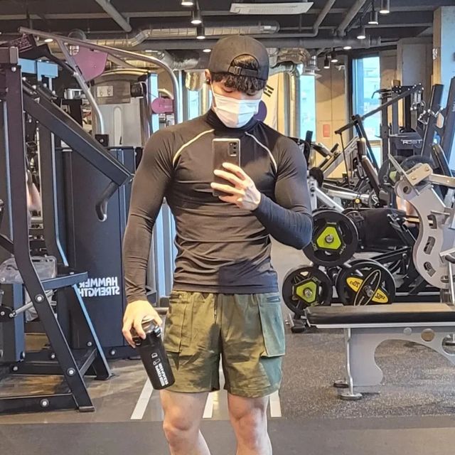 전지훈 on Instagram: "#광고#쉐이커#락앤락#프로쉐이커#쉐이커보틀#쉐이커통#물통#텀블러#텀블러추천#텀블러사진 프로쉐이커 협찬 통해서 받았던 텀블러 입니다 원래 받았을 때 플라스틱 냄새