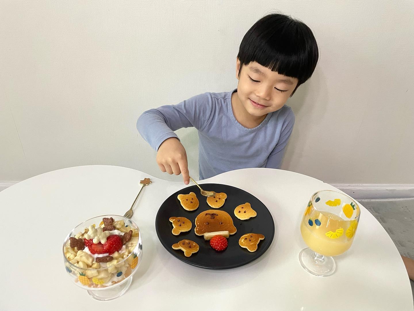 오늘 아침은 곰돌이 팬케이크와 요거트
초코펜으로 데코해줬더니 만족하신 고객님♥️

.
.
#생후1769일#58개월아기#5살아기
#조식#아침#주말일상#팬케이크#곰돌이팬케이크