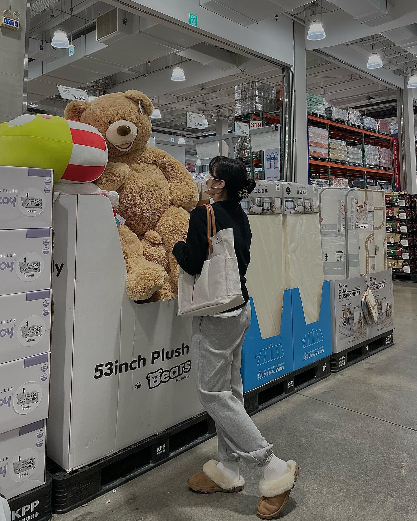 #협찬
보부상은 요렇게 포켓이 많으면
너무 기분이 좋습니다🥺🫶🏻
⠀
여행가방이나 짐가방으로 쓰기에도 좋고
장보러 갈때도 너무 딱이더라구요🙌🏻
⠀
⬇️더욱 자세한 ‘펌킨백‘이 궁금하시다면?⬇️
sohyo.official