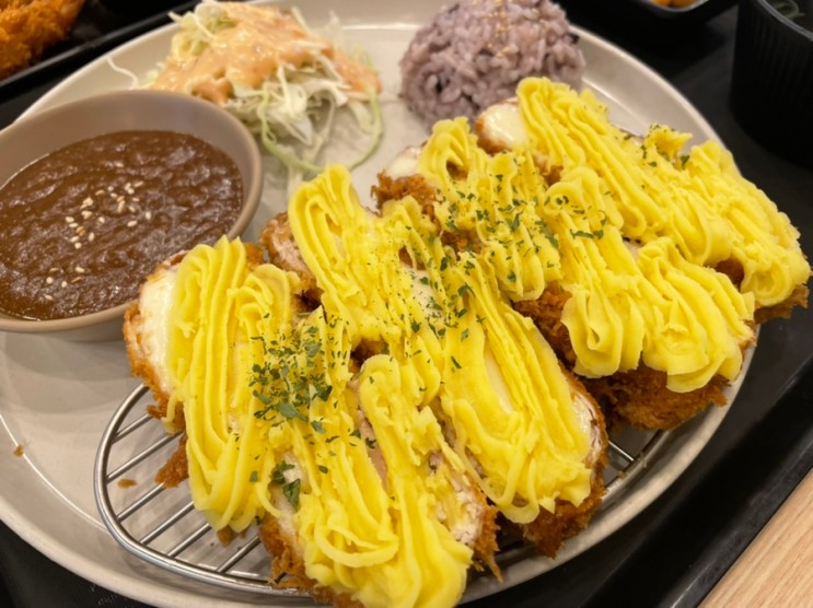 '두두돈' 세종 반곡동 맛집 매콤한 소스와 두툼한 돈가스가 맛있는 곳!