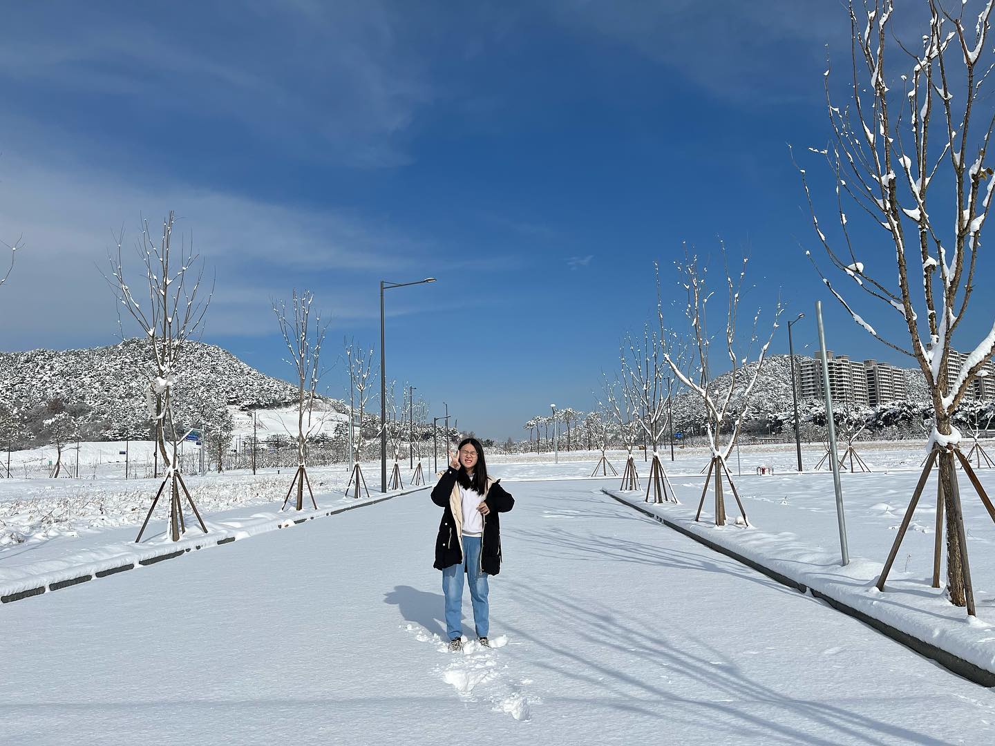 #눈 #쌓임
아무도 밟지 않은 곳에가서 
밟아보는게 국룰 ㅋㅋㅋㅋ 
#광주에도눈왔어요 
#쌓인눈❄️