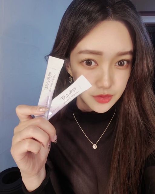 ෆු(⌯'▾'⌯)ෆු on Instagram: "#광고 ㆍ ㆍ 백옥처럼 밝은 피부가 되고싶다면 닥터블릿 백옥스틱과 함께🤍 ㆍ 비타민G라고도 불리는 글루타치온이 미백의 도움을 주고, 상큼한 레몬맛 가루