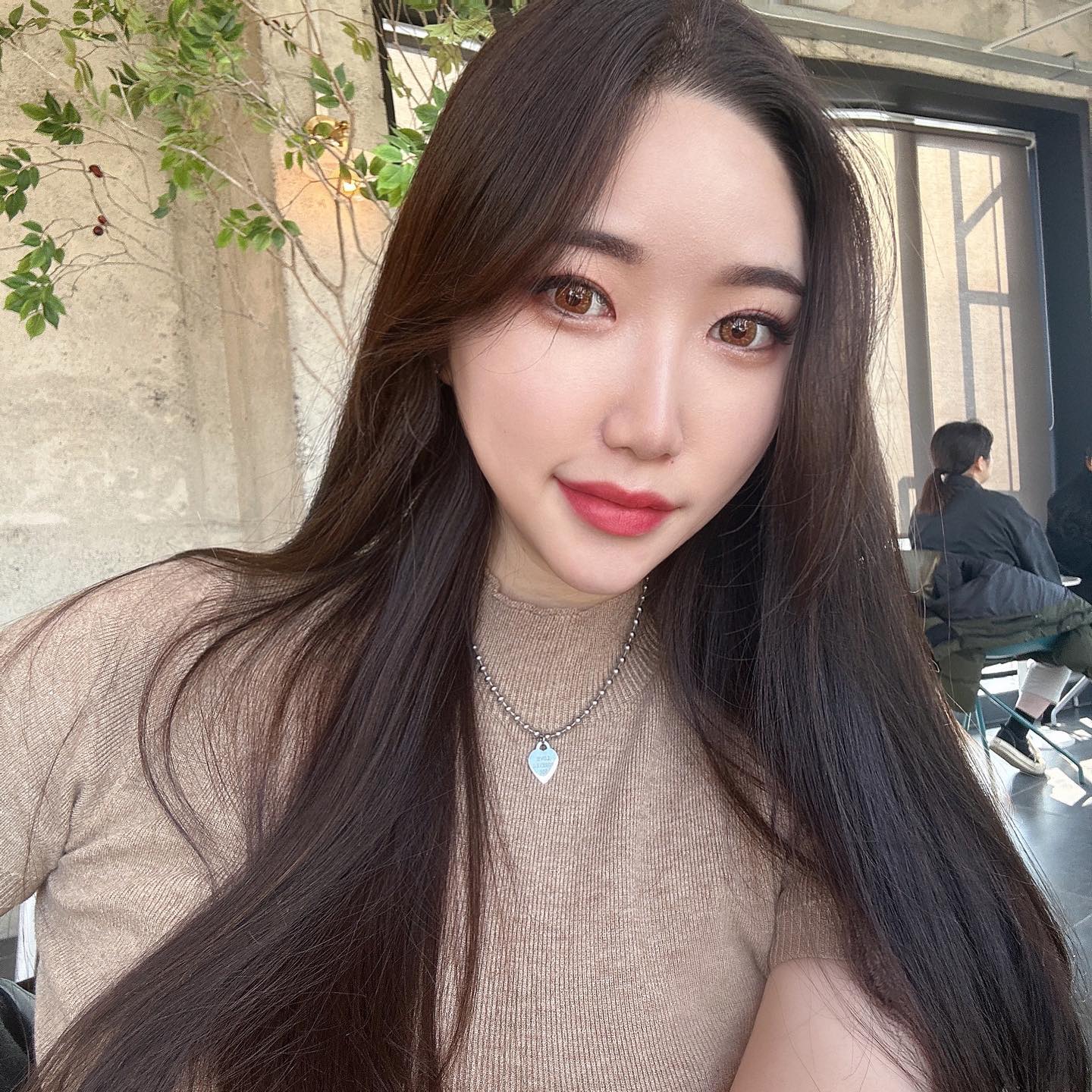 겨울에 패딩코트안에 반팔 국룰 ㅇㅈ ?