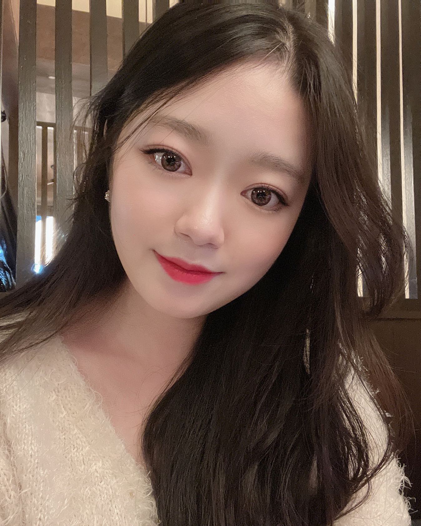오랜만에 화장해찌룽 🧏🏻‍♀️