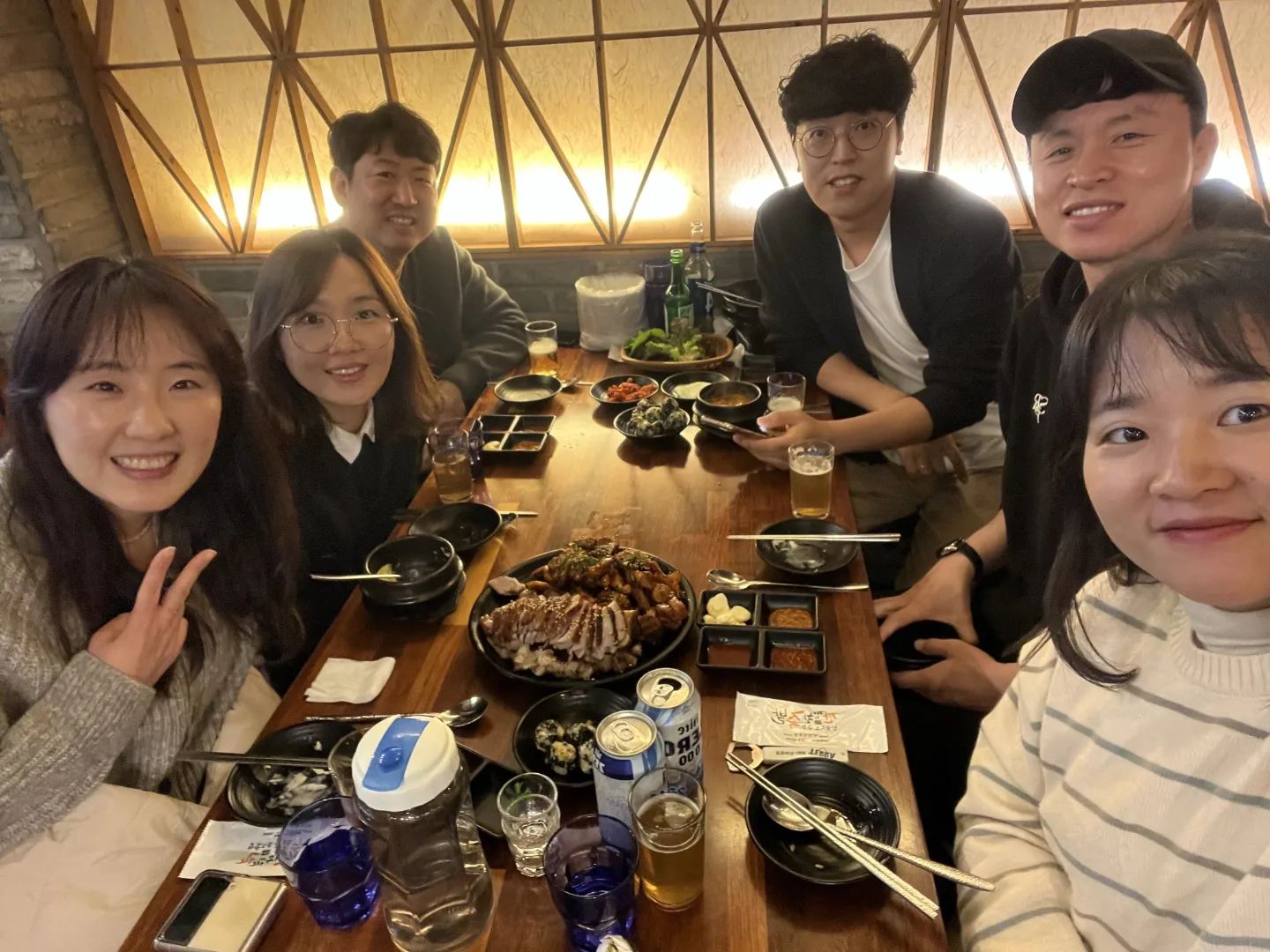 ♡ 송년회 ♡

아이들 뒷풀이 자리 마련해 주고 
우린 그 옆 깐족에서 한 잔🍺

아빠들끼리 만난지도 반년이 흘렀다 !!
무슨 할말이 그리 많은지 하루에 4분의 1이나 되는 시간을 같이 있었다 우리 😍

미리 메리크리스마스 & 연말 마무리 잘하고 아프지말고 건강하게 잘 지내고 보자요

#일곡동 #깐깐한족발
#반반족발 #매운맛 #맛있다
#체리노래방 #2시간 #있었어
#우리 #노래하는거 #좋아하나봄
#기본안주 #맛나고
#마른안주 #맛나다
#일상 #기록
#일상스타스램 
#기록스타그램