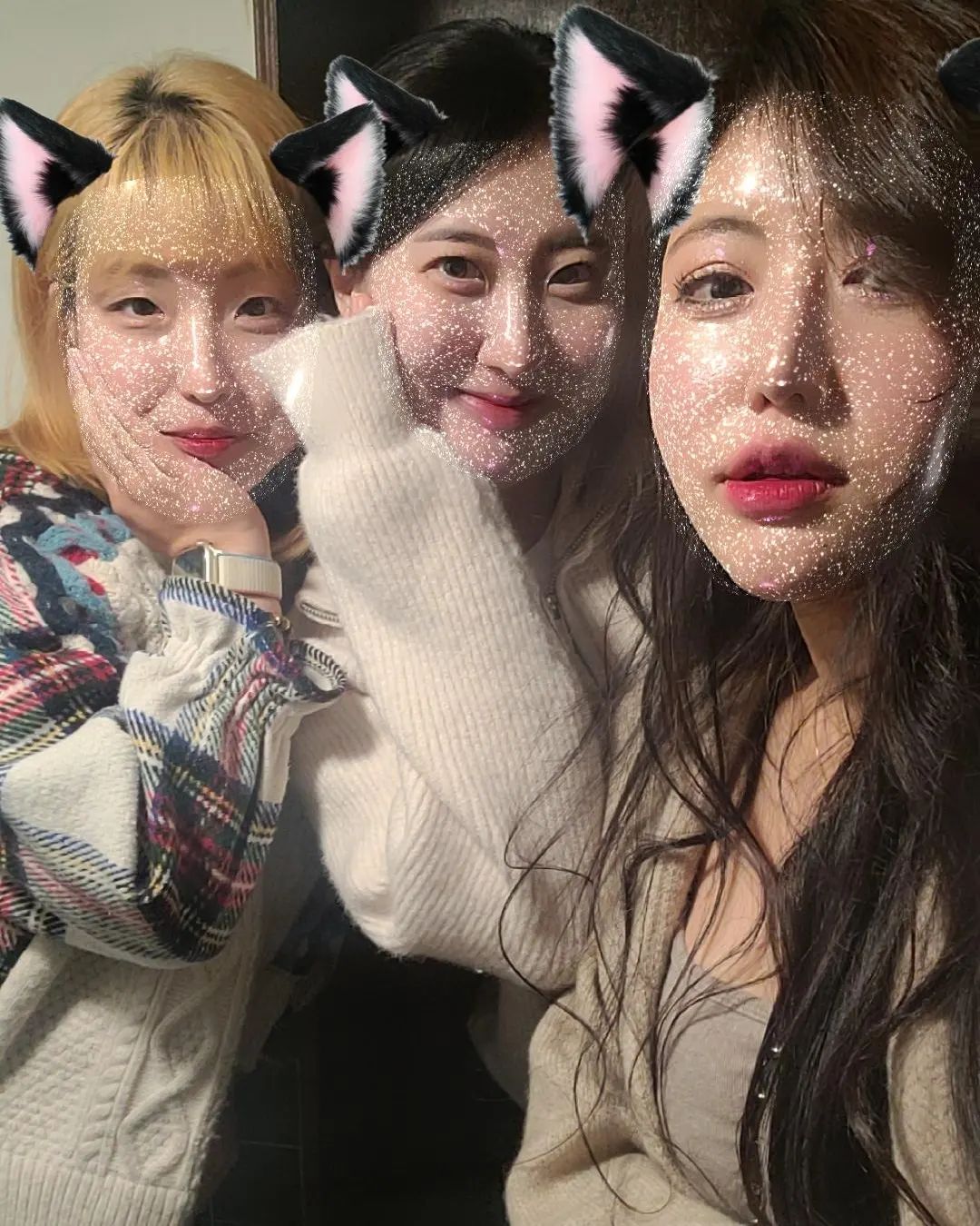 너무 오랜만에 온거같은데 
저는 열심히 먹고 놀며 돼지런하게 잘살고있답니다! 눈도많이오고 요즘너무춥져 ㅠㅠ 모두 차조심 눈조심 감기조심하세요❤