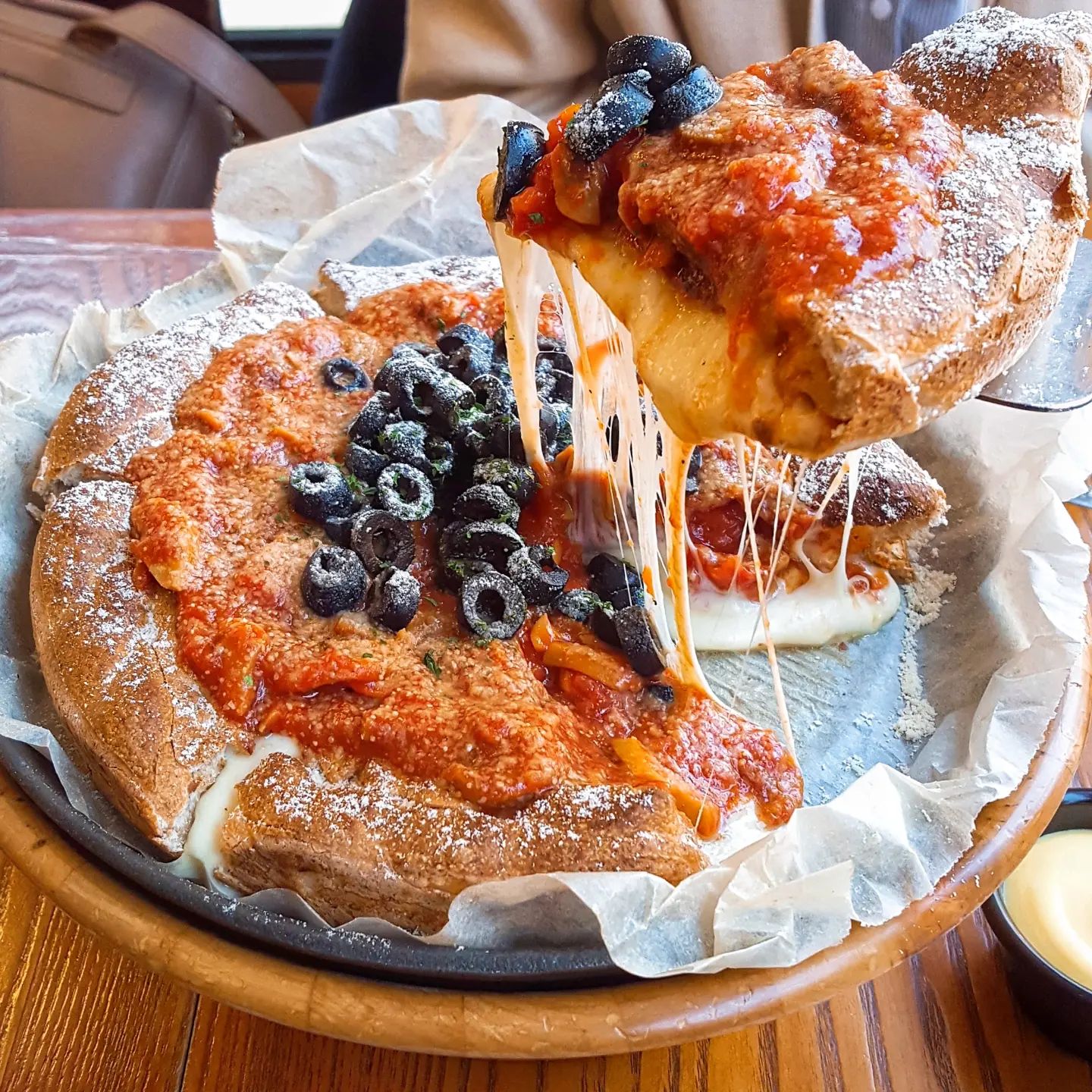 올리브 가득 시카고피자!

#피자 #시카고피자 #치즈 #서울맛집 #먹방 #먹스타맞팔 #먹스타 #맛스타그램 #맛집 #일상 #데이트 #맞팔 #먹팔