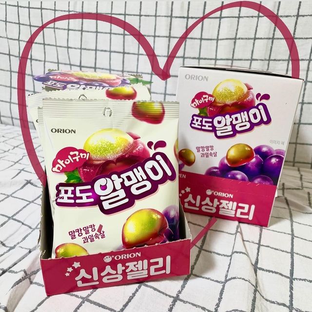 손애 on Instagram: "#협찬 #제품제공 #오리온
젤리에서 이렇게 과즙미 터지는 젤리 봤나요?🍇 개인적으로 오리지널 마이구미 이길 젤리가 나와버렸다고 생각중🤦🏽‍♀️ 미쳤다 미쳤어 😍

식감 비쥬얼 맛까지 포도와 일치 이게 포도가아니면 뭐란말입니까🤣

.
.
.
.
.
#마이구미#오리온#마이구미포도알맹이 #포도알맹이 #젤리#제품립제품협찬#먹스타그램#맛스타그램#일상#데일리#인플루언서 #요리사#조리사#제과제빵사#바리스타#99#33#맞팔#선팔#간식"