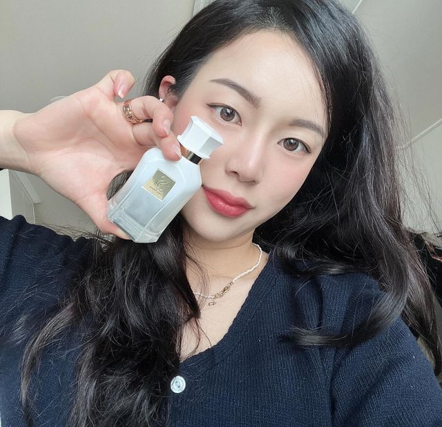 @w__onhee_ on Instagram: "#광고#셀마르 꽃향이 잘 어울러진 플로럴 향을 찾고 있는 분들에게 꼭 소개해드리고 싶은 제품이랍니다🌼 셀마르는 천연 향료 비율이 높은 향수로 인위적이지 않은 은