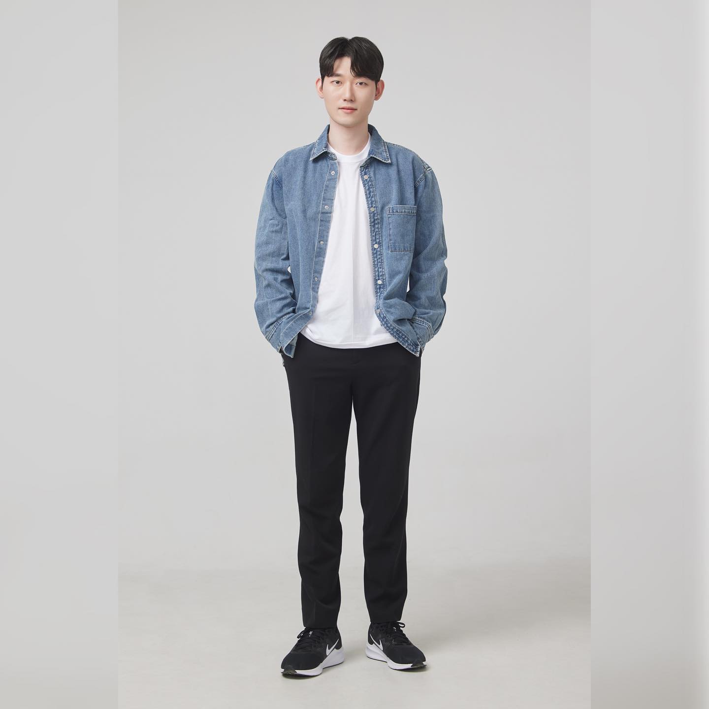 처음으로 찍어본 프로필사진
컨셉 ver.2
.
.
.
.
.
.
.
#seoraestudio#서래스튜디오#배우프로필#연극영화과#강남프로필사진#화보#캐스팅#스냅모델#단편영화#장편영화#상업영화#독립영화#웹드라마#엔터테인먼트#광고모델#영화#드라마#배우#movie#drama#model#bts봉준호손흥민minseongkangletsgo#pureconcept#snapshot