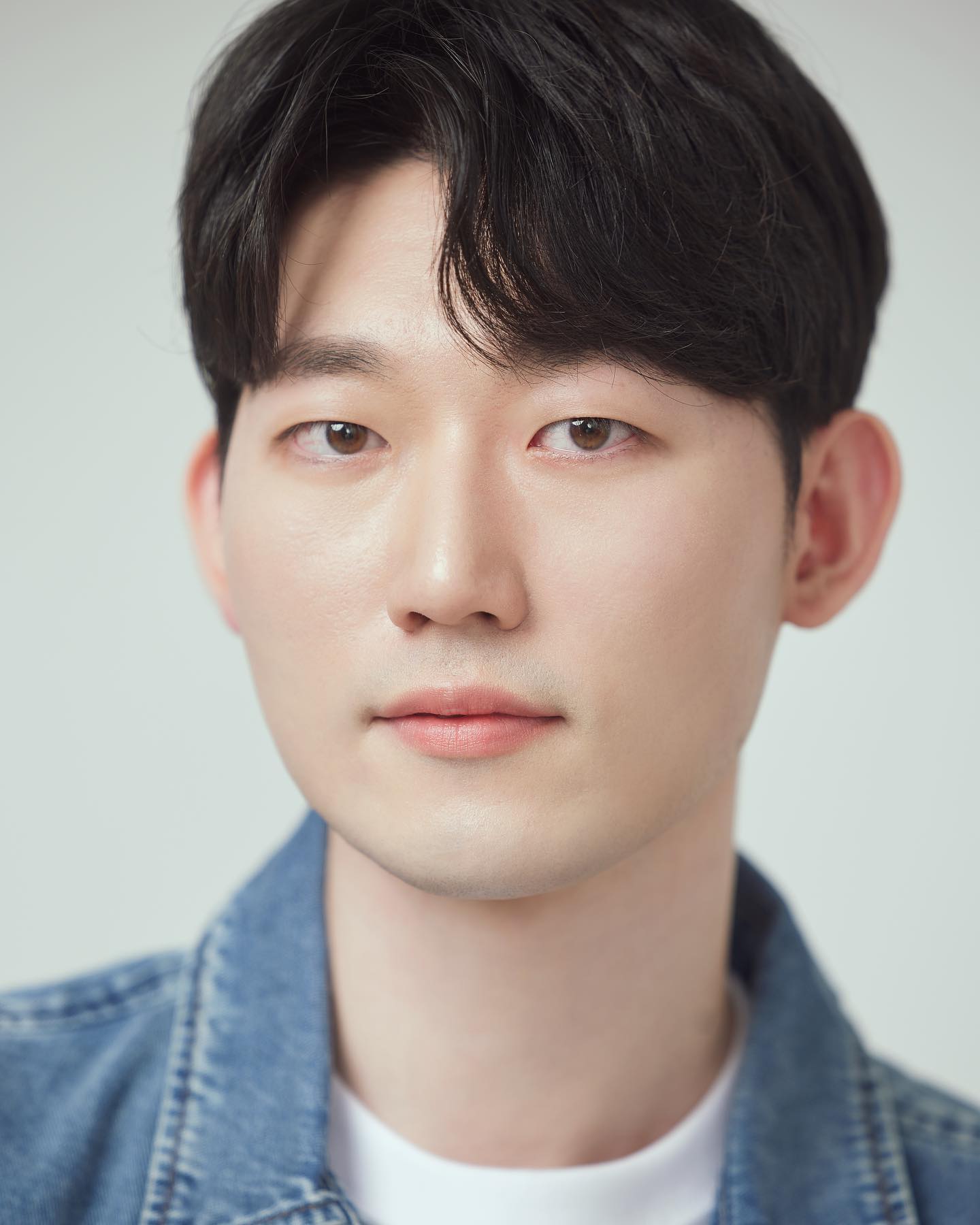 처음으로 찍어본 프로필사진
컨셉 ver.2
.
.
.
여러분이 골라주신대로 이 사진이 프로필메인으로 들어갔습니다!🤗
집단지성 믿고 가보겠습니다!!
감사합니다👍
.
.
.
.

#seoraestudio#배우프로필#화보#캐스팅#스냅모델#단편영화#장편영화#상업영화#독립영화#엔터테인먼트#광고모델#영화#드라마#웹드라마#배우#청순#청순컨셉#청순한남자#이미지단역#포카리스웨이트#이니스프리#쿨톤#movie#drama#model#bts봉준호손흥민minseongkangletsgo#levis#calvinklein#guess#agency